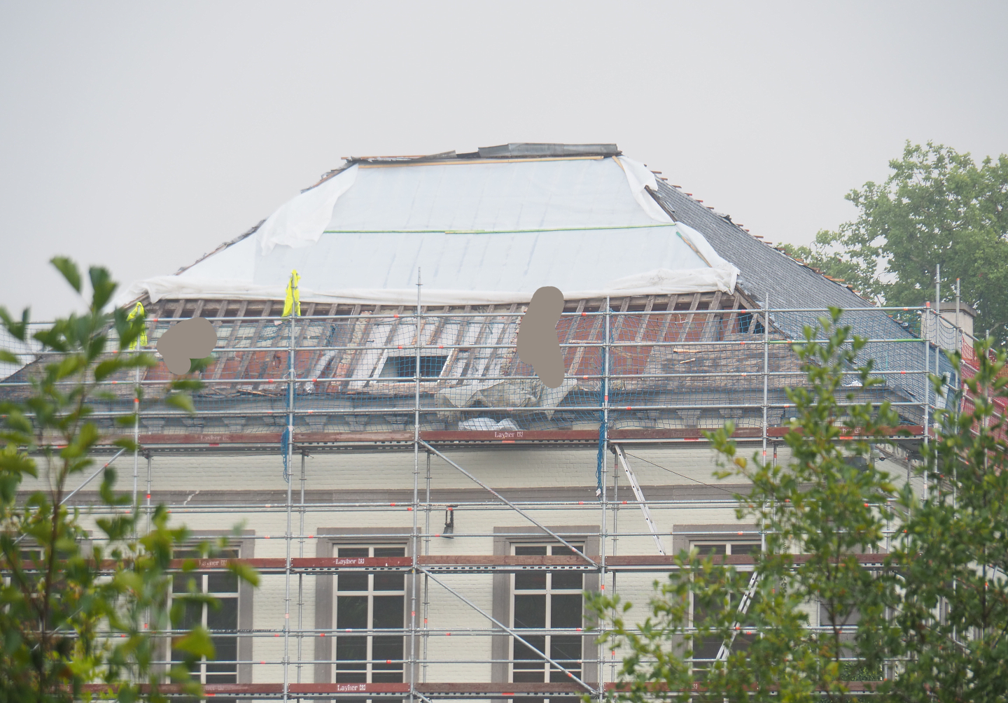 Nautilus aquarium building (19th century castle), roof renovations, 2022-09-15