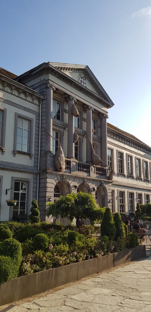 Nautilus aquarium building