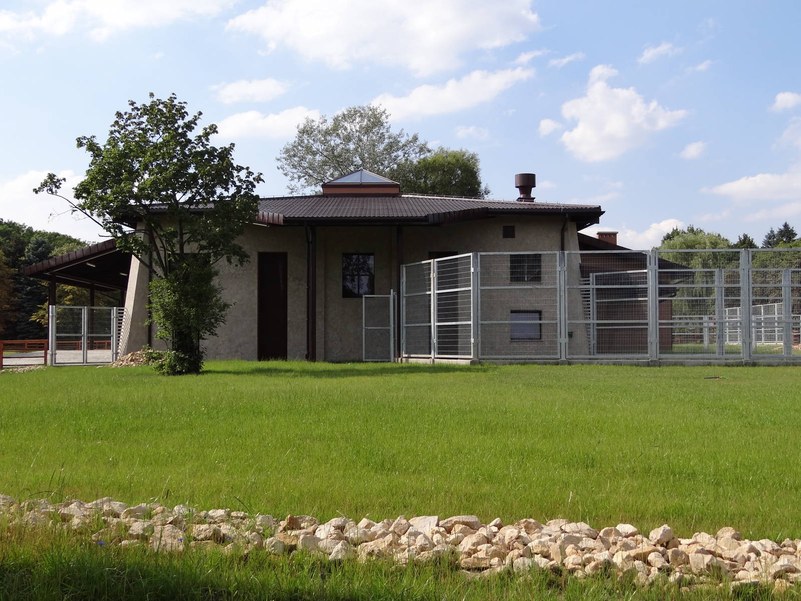 Nearly finished new giraffe house and paddock