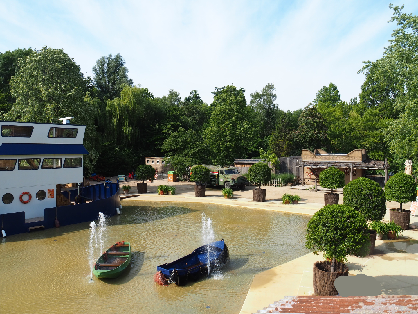 New African area playground and African area food and drinks stand, 2020-06-12