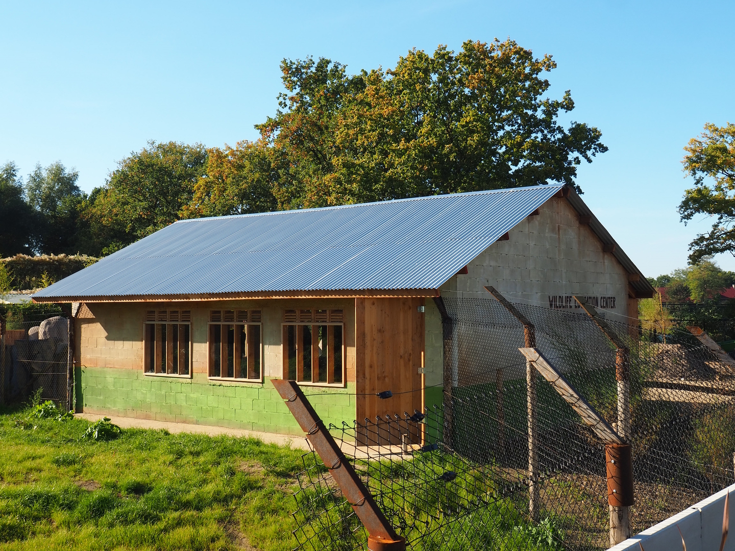 New African wild dog viewing area, 2022-10-09