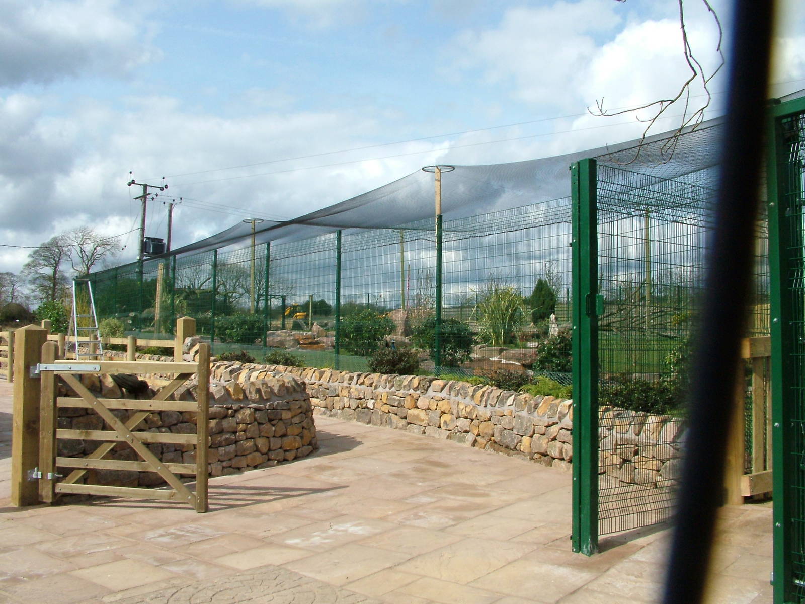 New aviary nearing completion at Blackbrook Apr 09