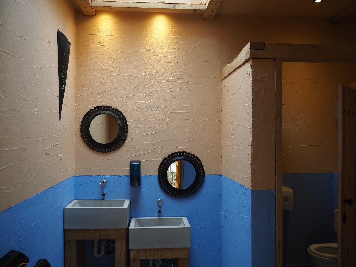 New Barbary macaque exhibit - Themed bathroom in the Moroccan pavilion, 2019-06-26