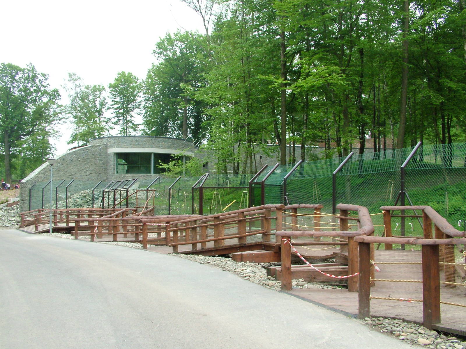 New Bear and Langur exhibit at Ostrava, 29/05/10