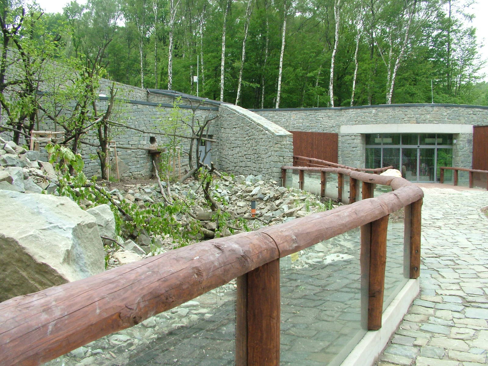 New Bear and Langur exhibit at Ostrava, 29/05/10