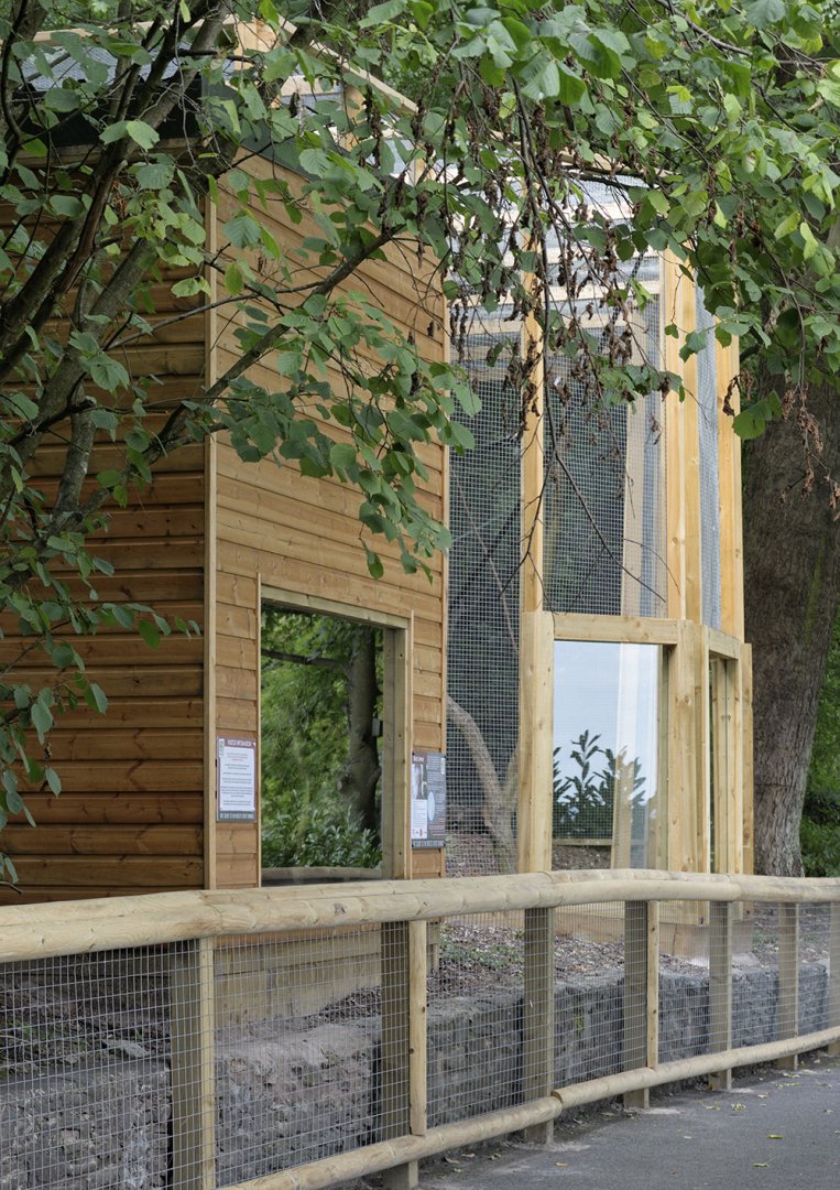 New black lemur housing