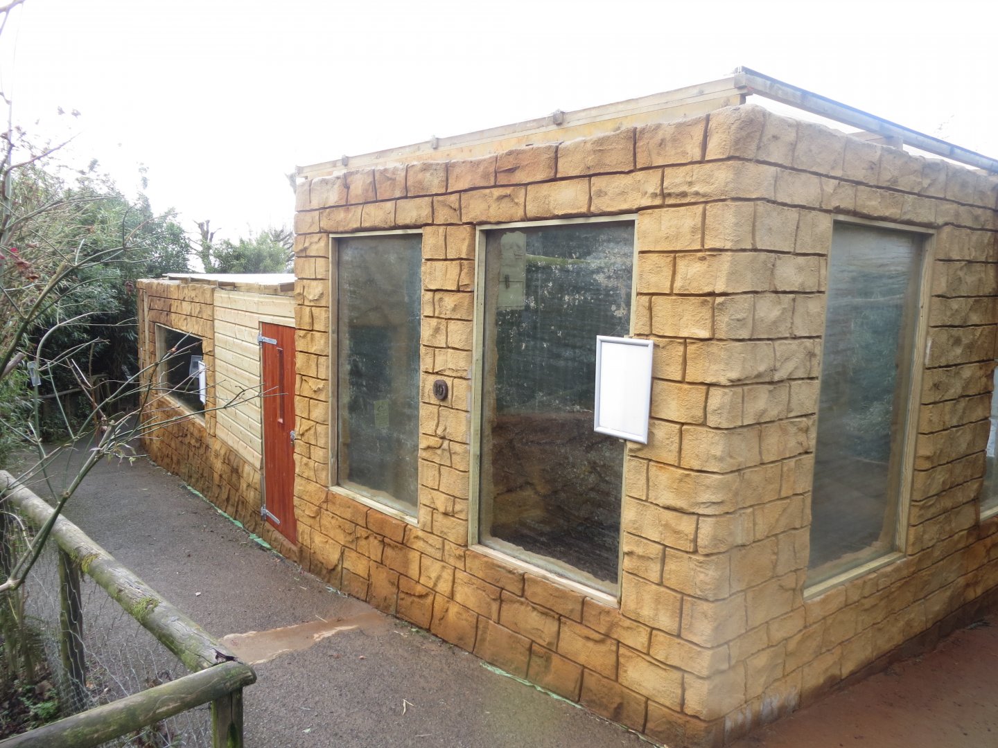 New block of parrot aviaries 040319