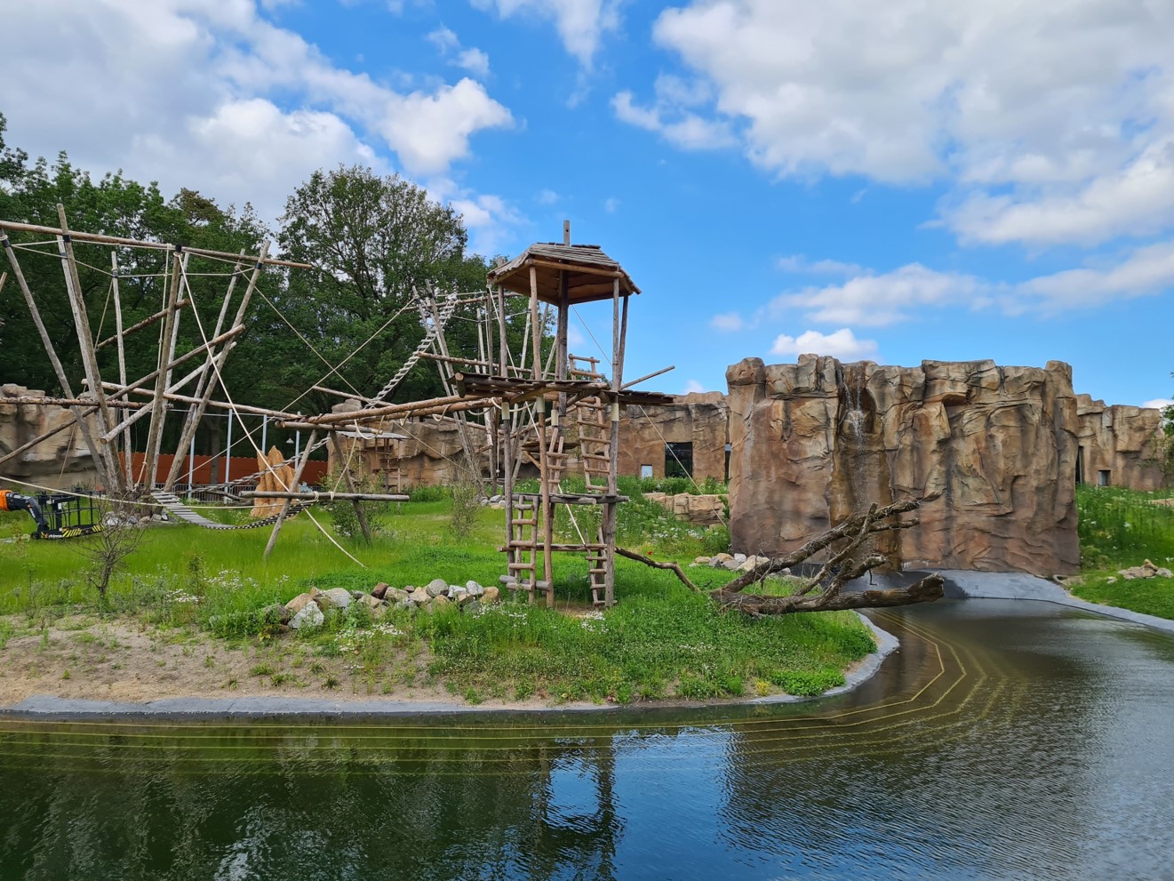 New bonobo enclosure - Left island