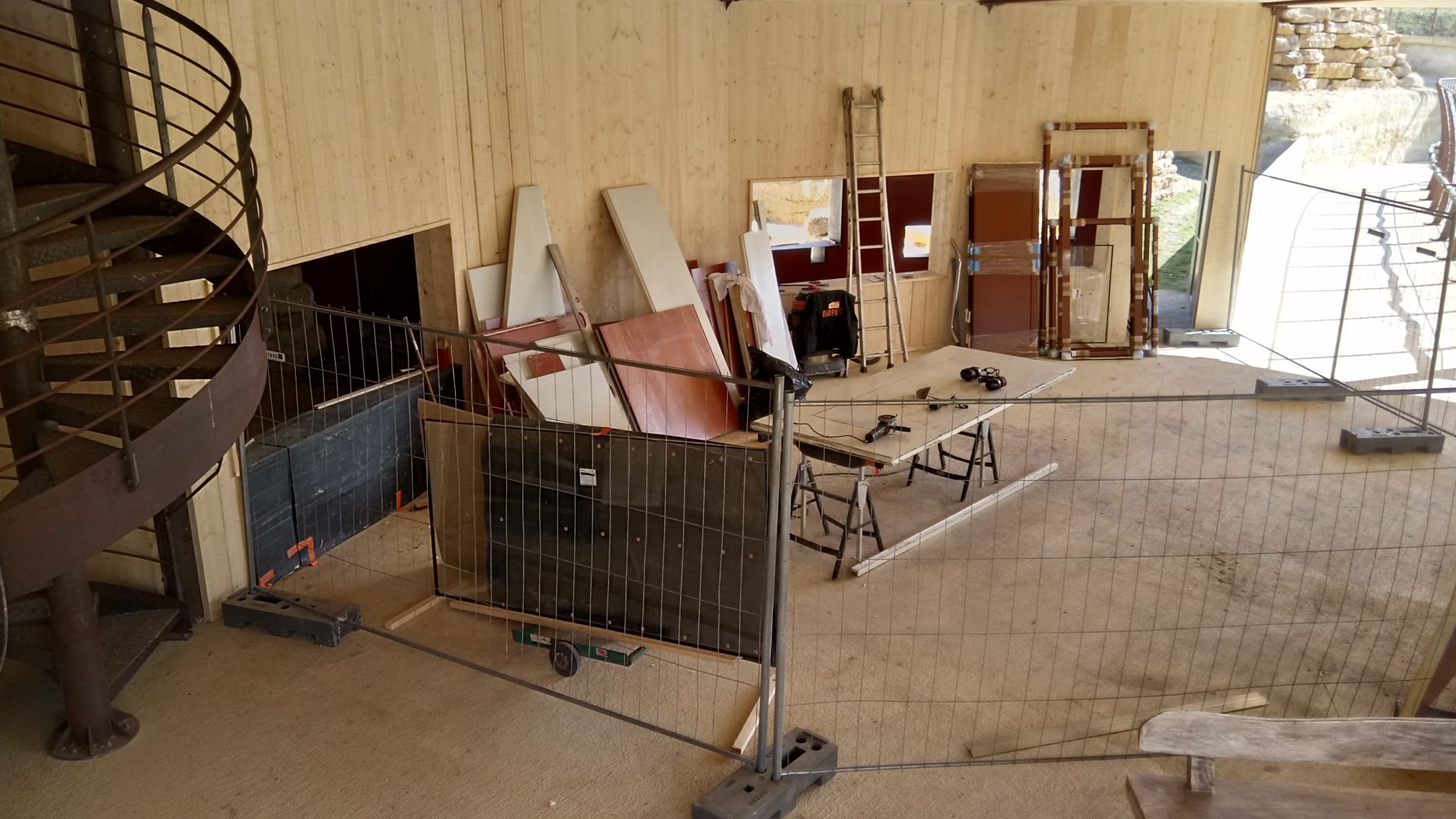 New carnivores crater - Lower part of the main observation hut