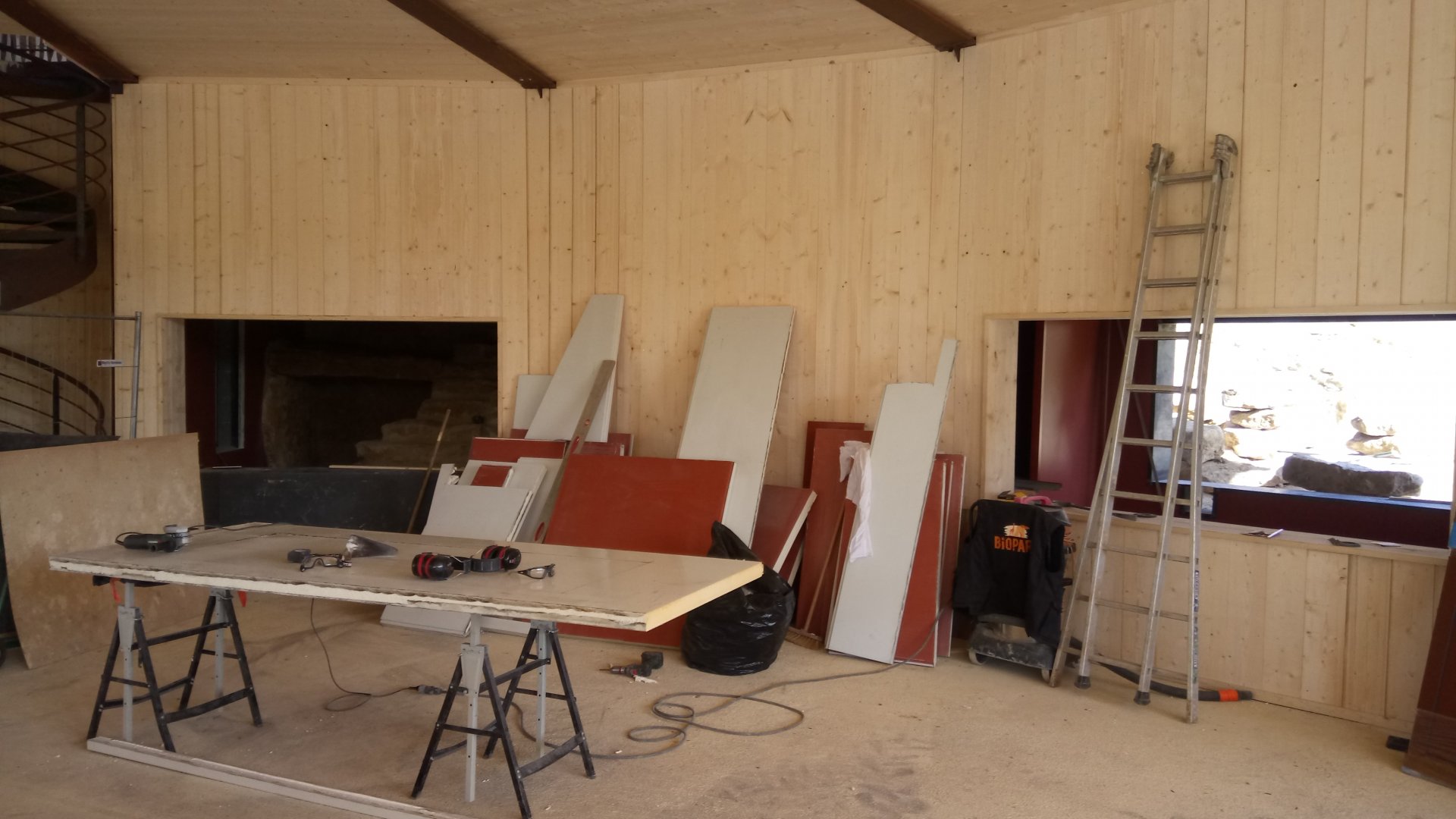 New carnivores crater - Lower part of the main observation hut