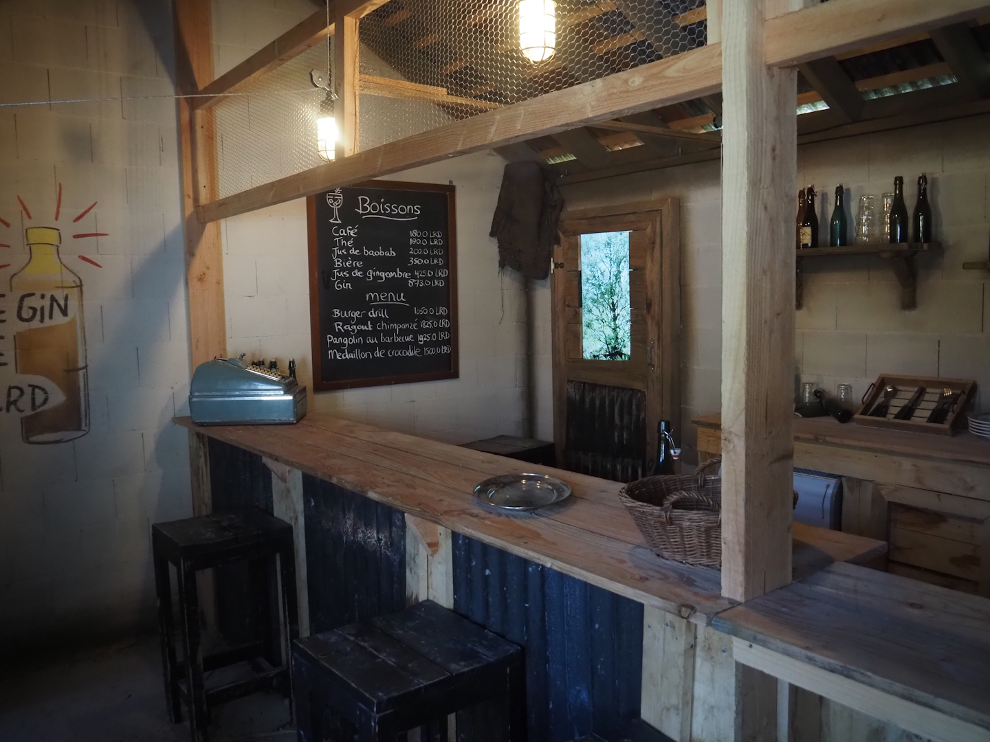 New Central African area Ngyuwe - Poachers' café theming, 2025-08-03