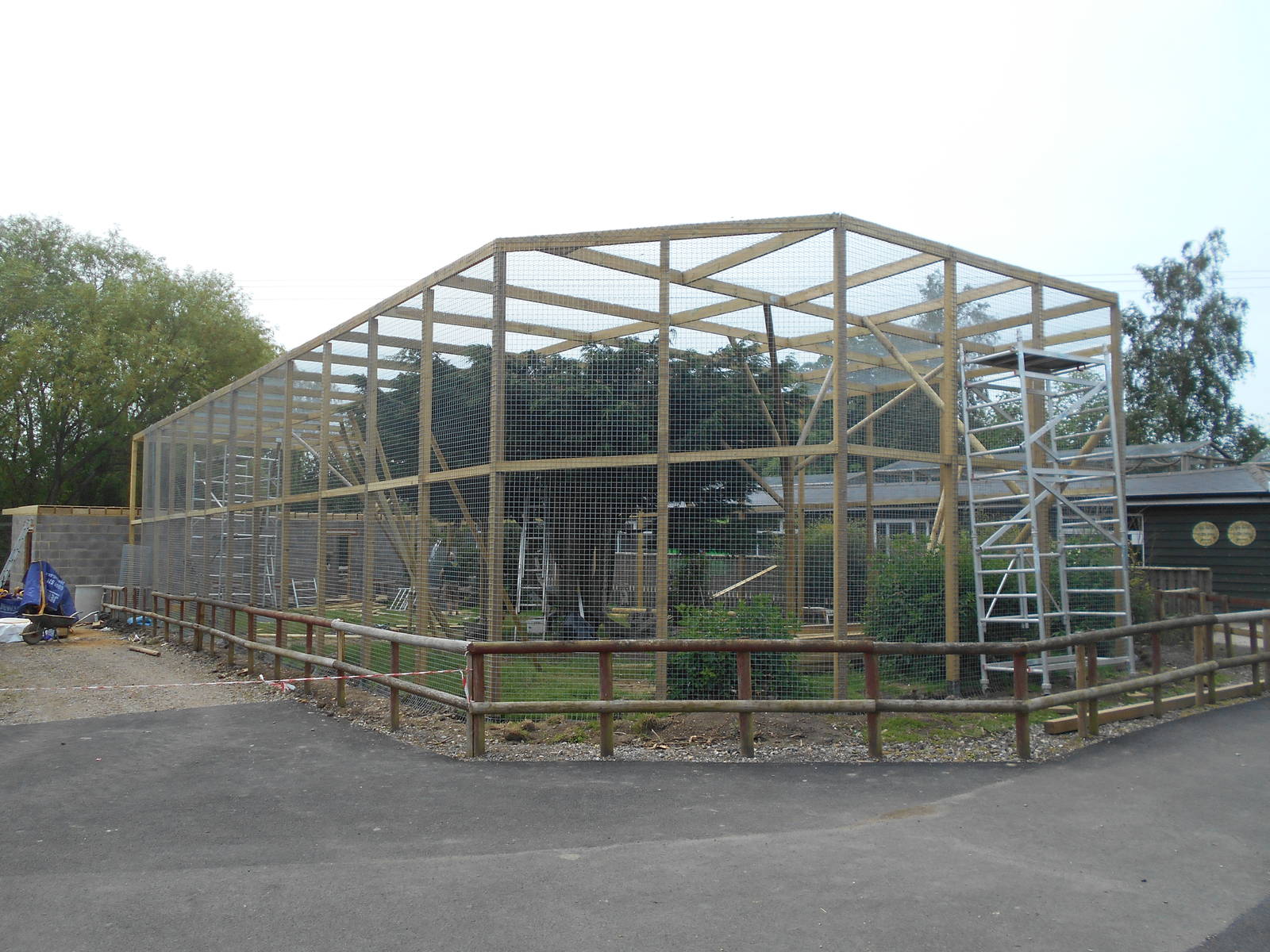 New enclosure under construction - 10/06/2016