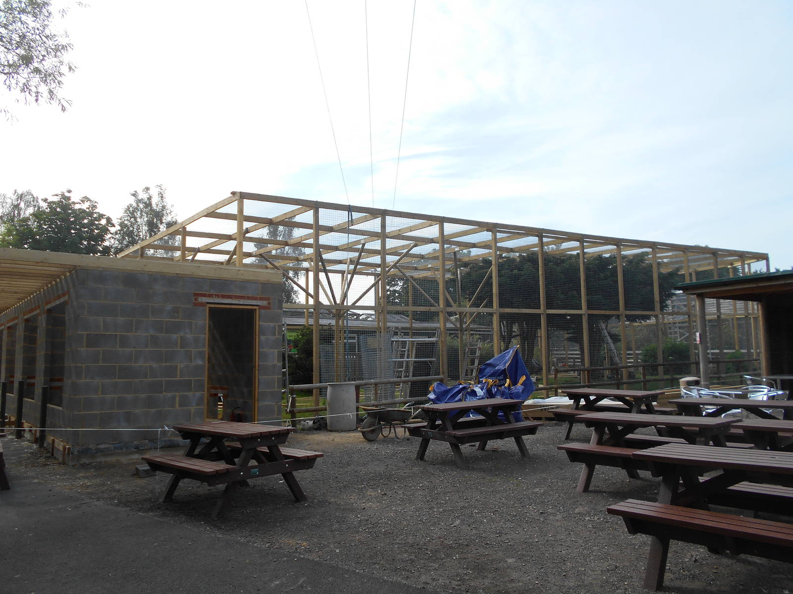 New enclosure under construction - 10/06/2016