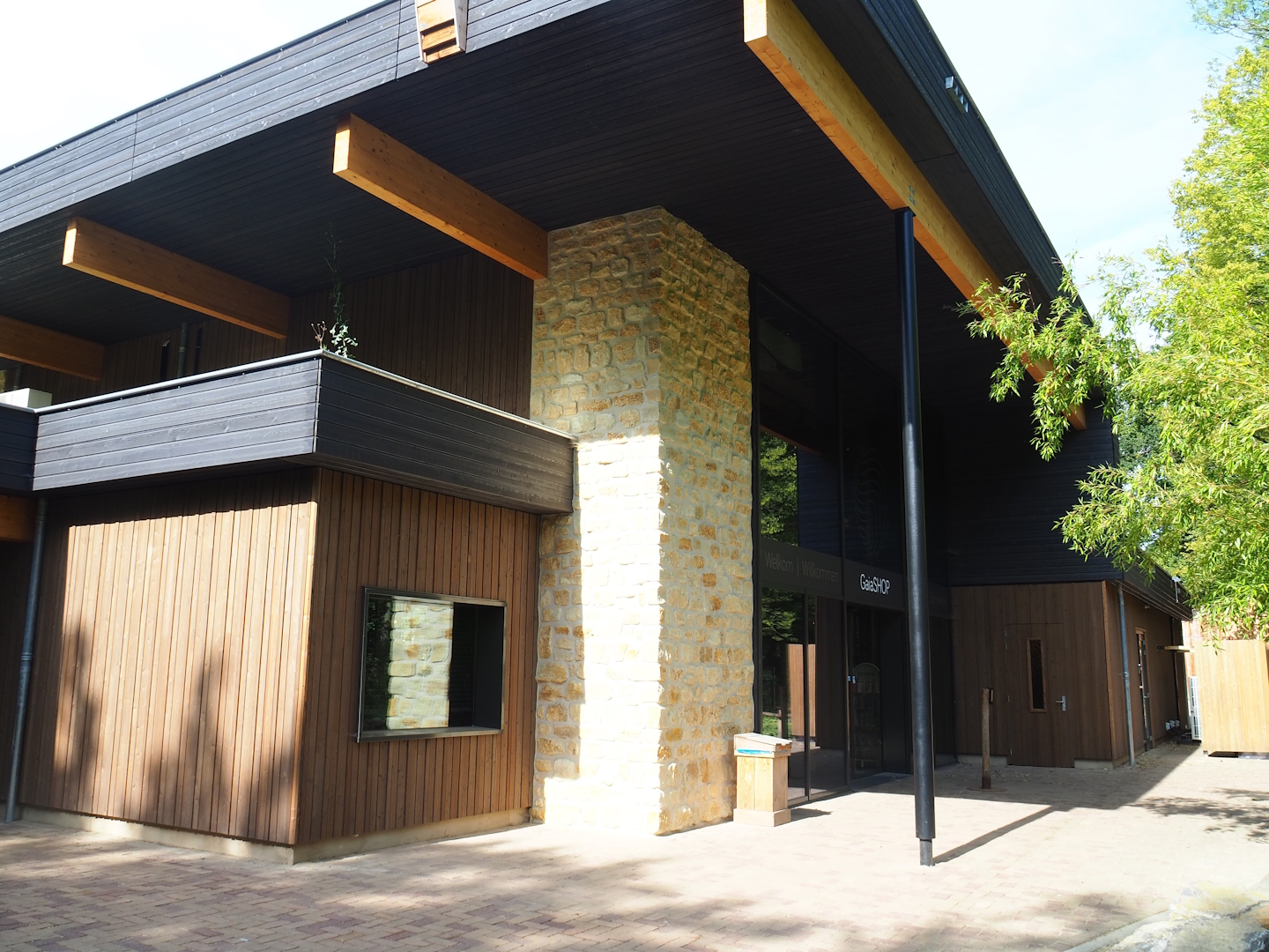 New entrance and gift shop building, 2023-07-18