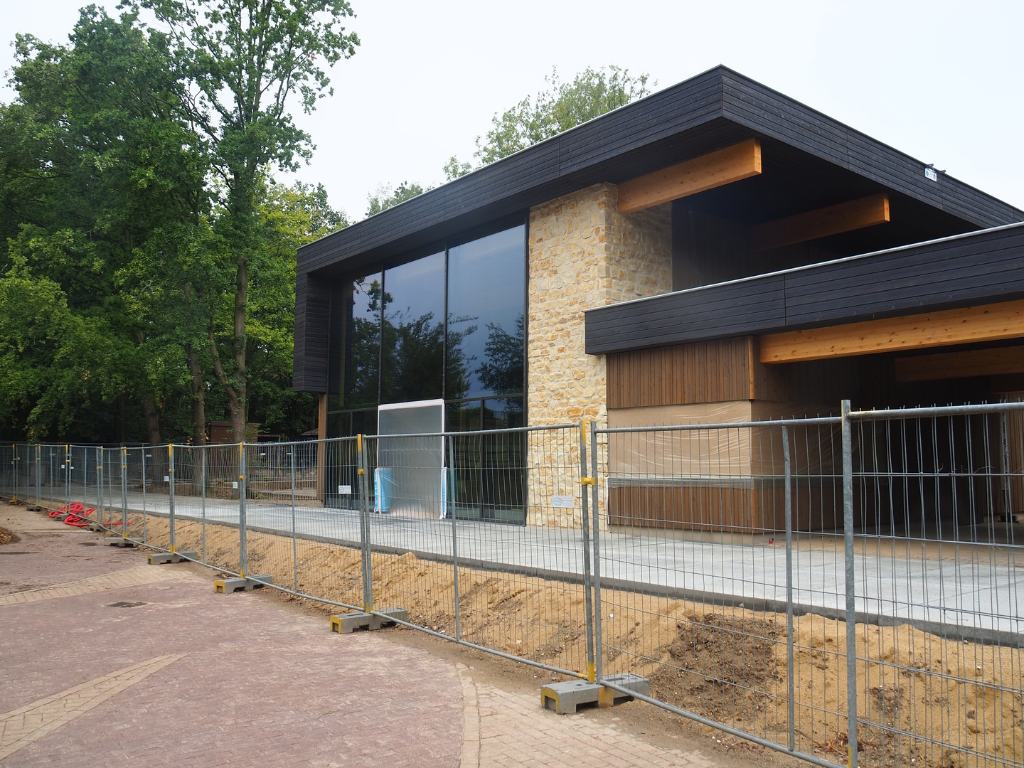 New entrance and gift shop building (Since finished and taken into use), 2022-08-20