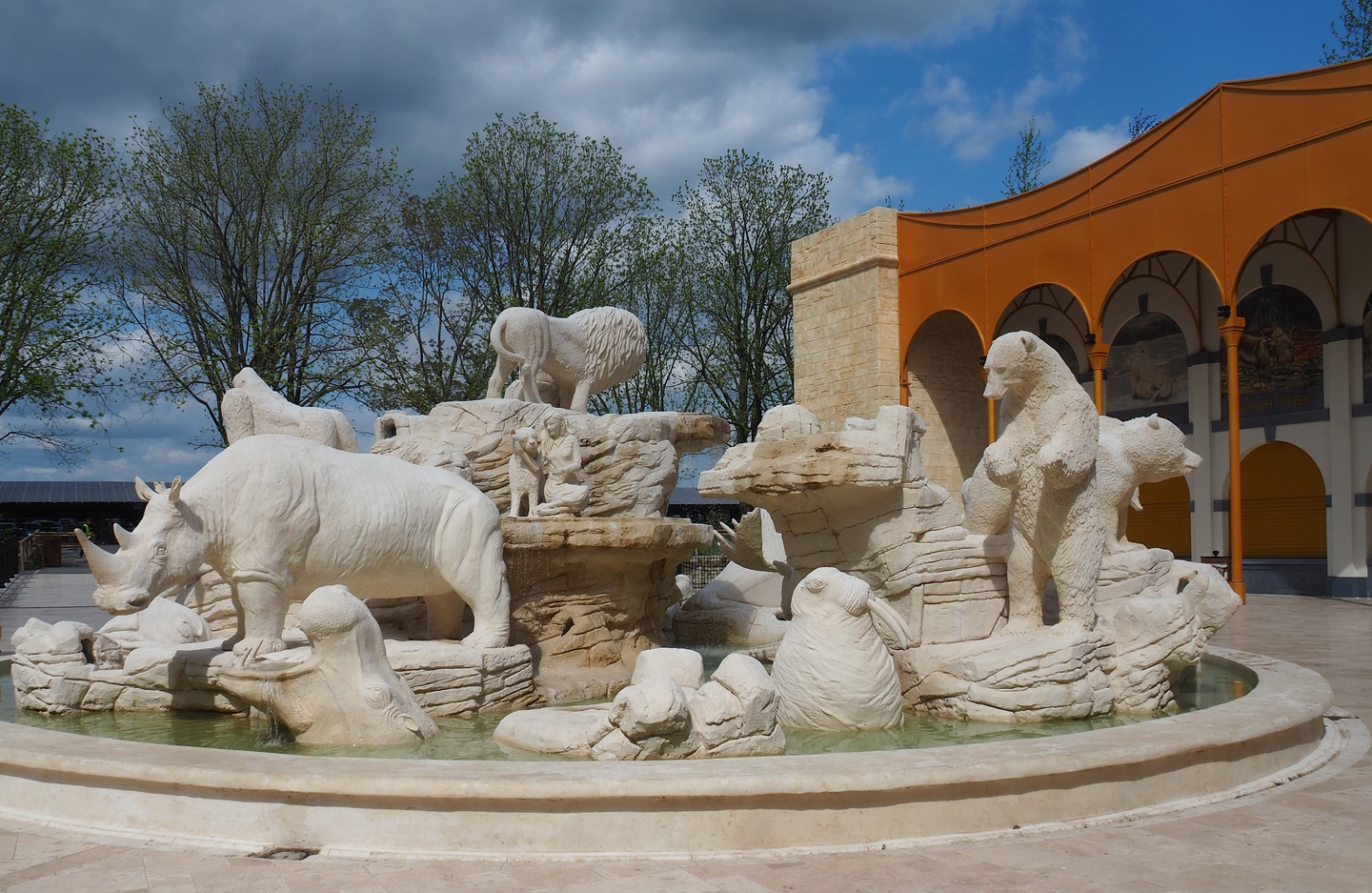 New entrance - Fountain with animal statues, 2023-05-16
