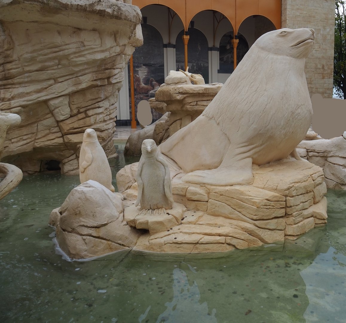 New entrance - Golden Clock Square fountain with animal statues, 2023-10-13