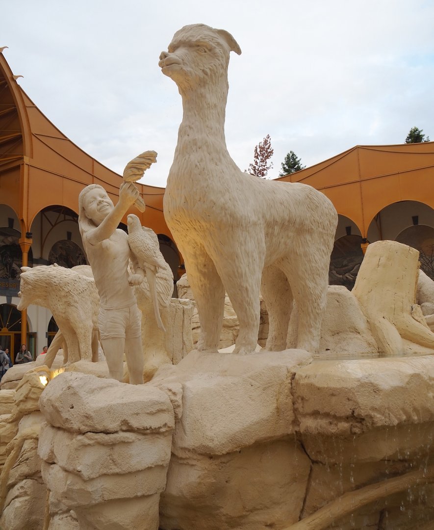 New entrance - Golden Clock Square fountain with animal statues, 2023-10-13