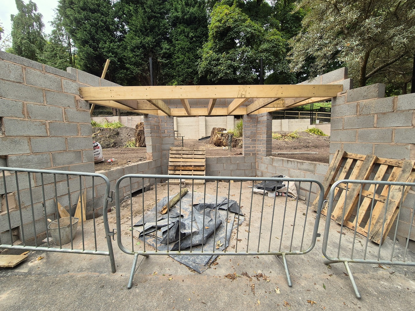 New exhibit under construction - new viewing area.