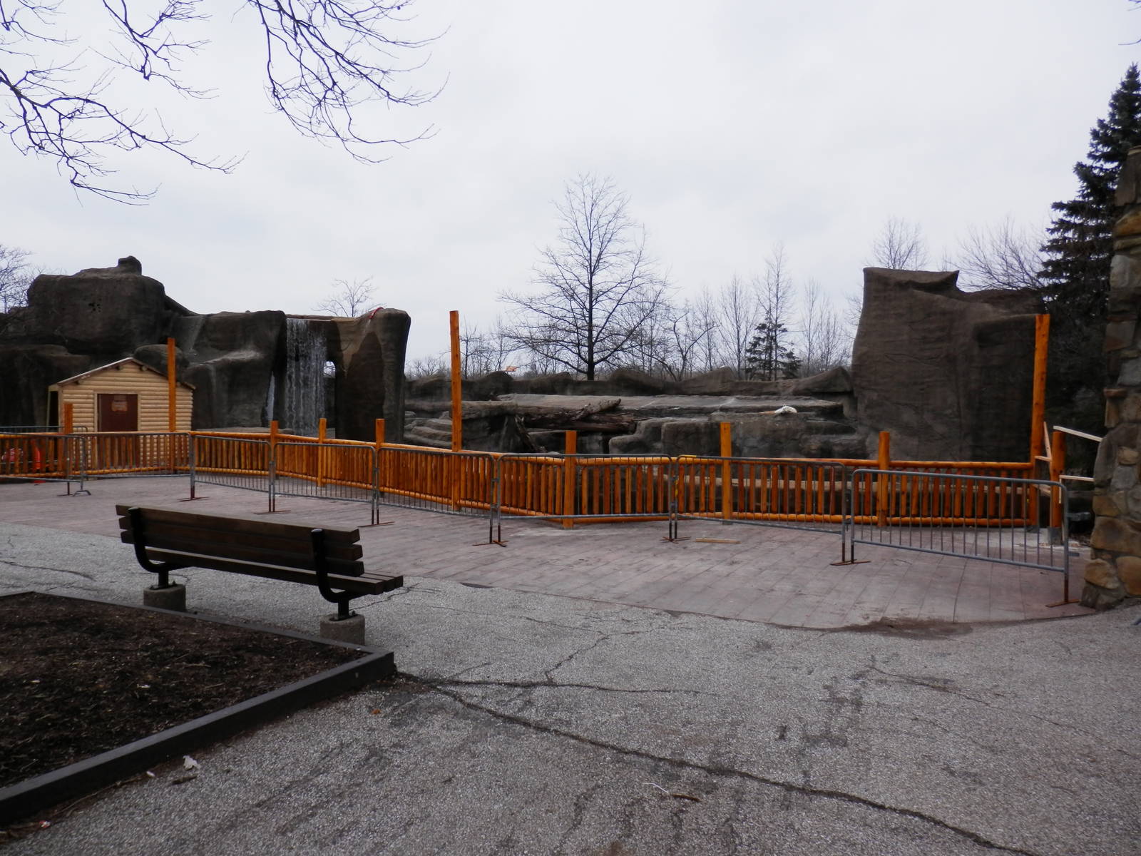 New fence for Polar bear.