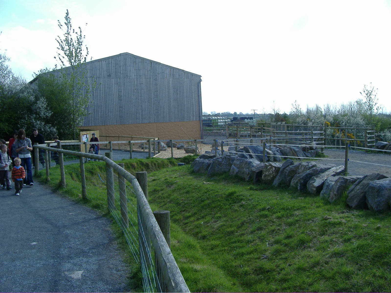 New Giraffe House and yard Folly Farm