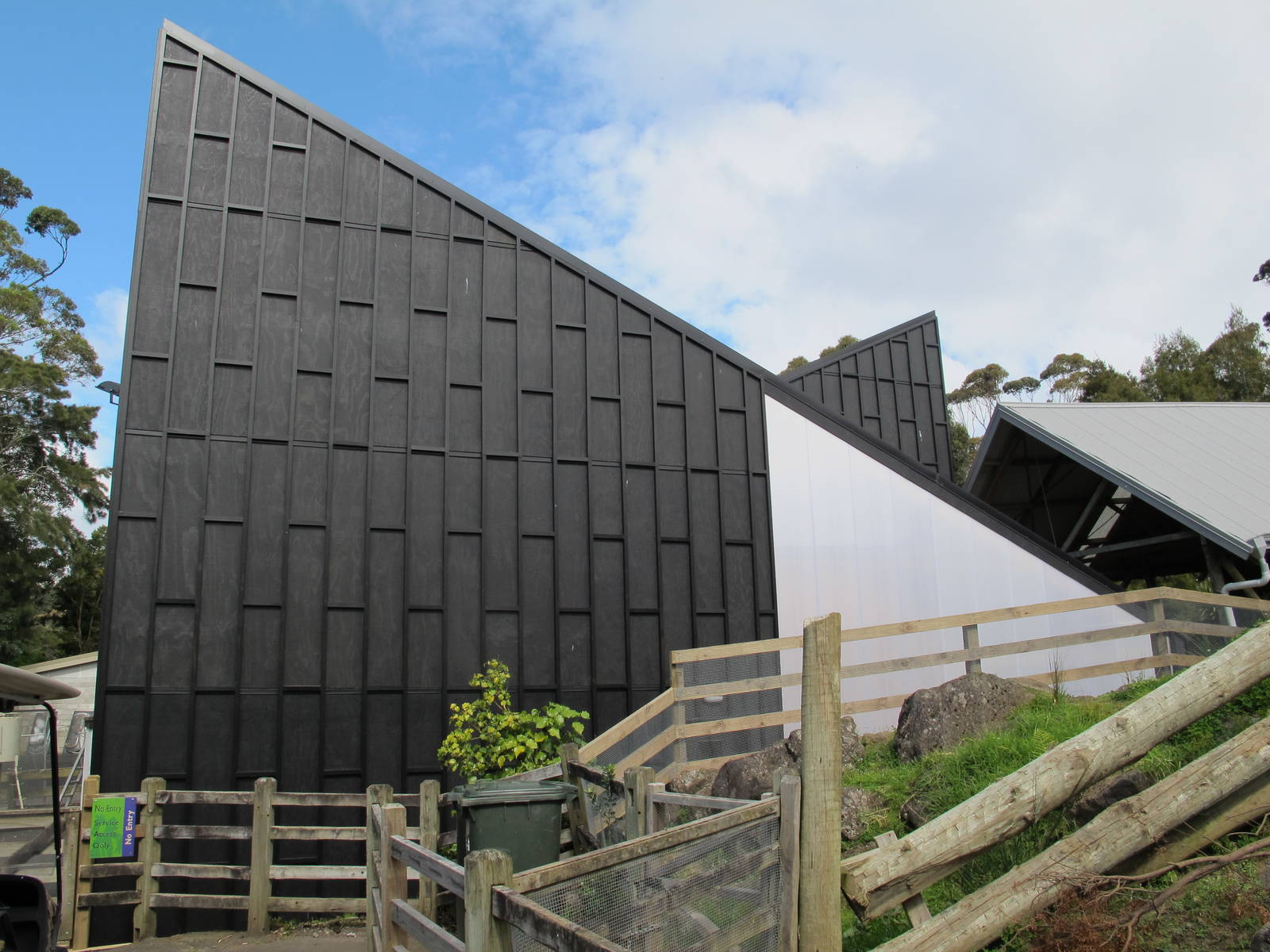New Giraffe House - Auckland Zoo 2013