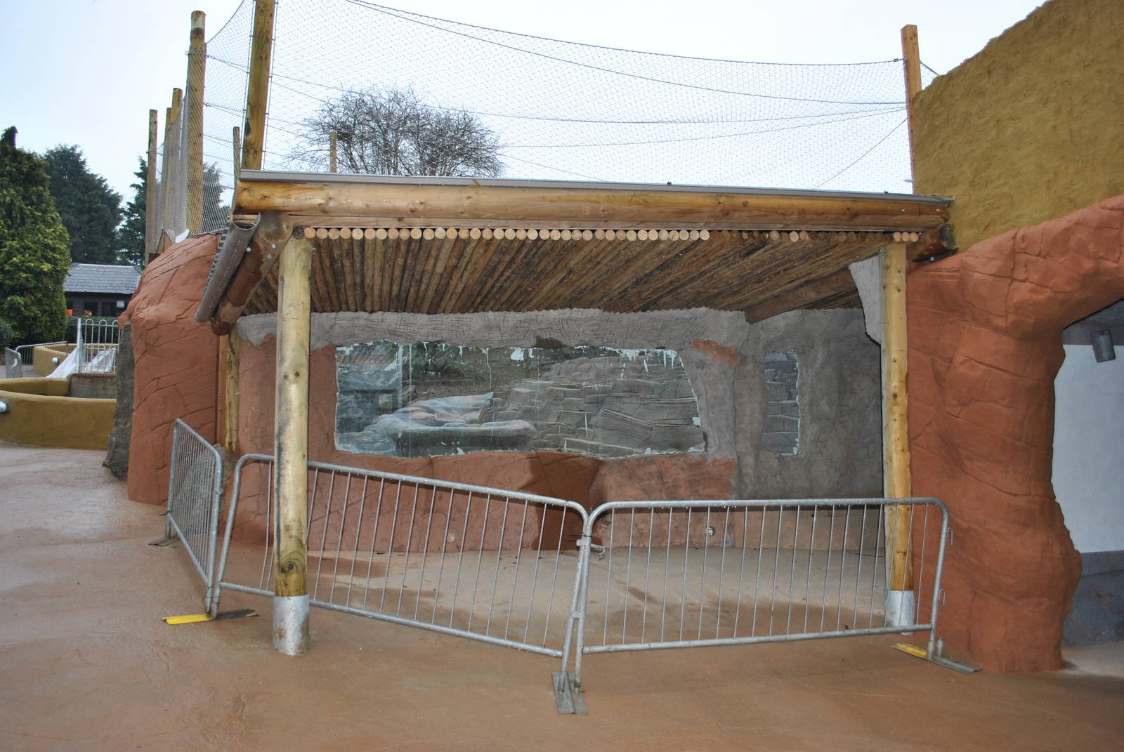 New Leopard Enclosure 30/12/09