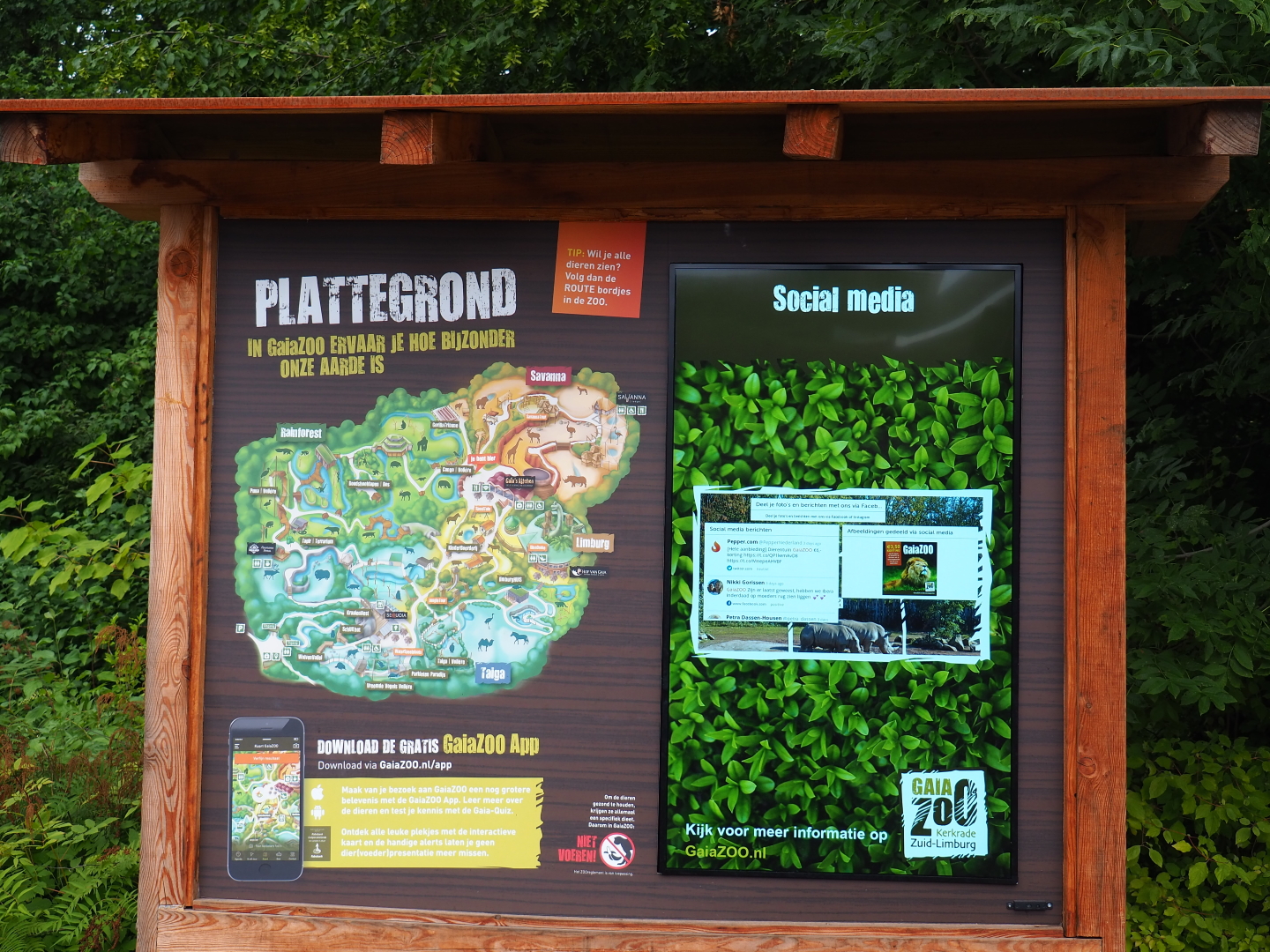 New map sign with social media feeds screen, 2019-07-21