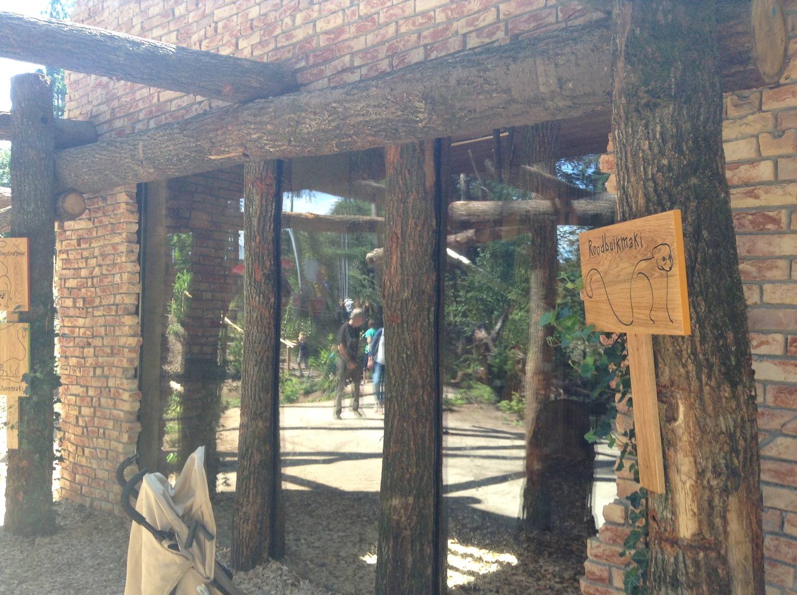 New night quarters for lemurs and Capuchins