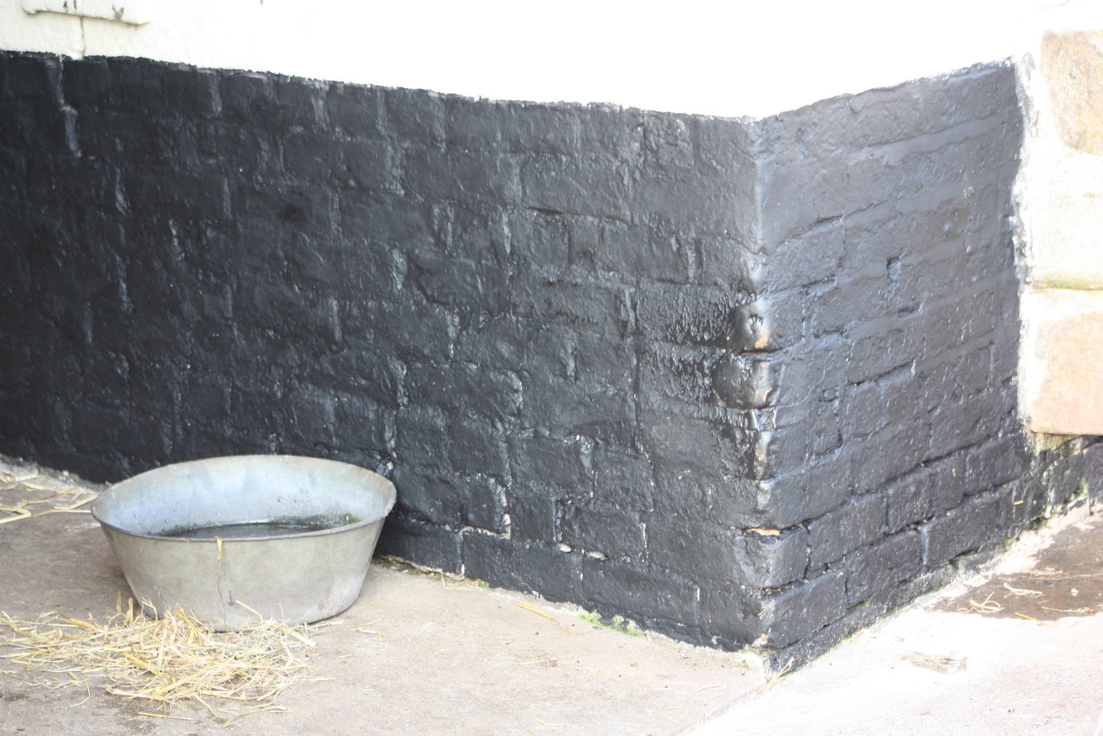 New paintwork in the pig pens, 3rd October 2014