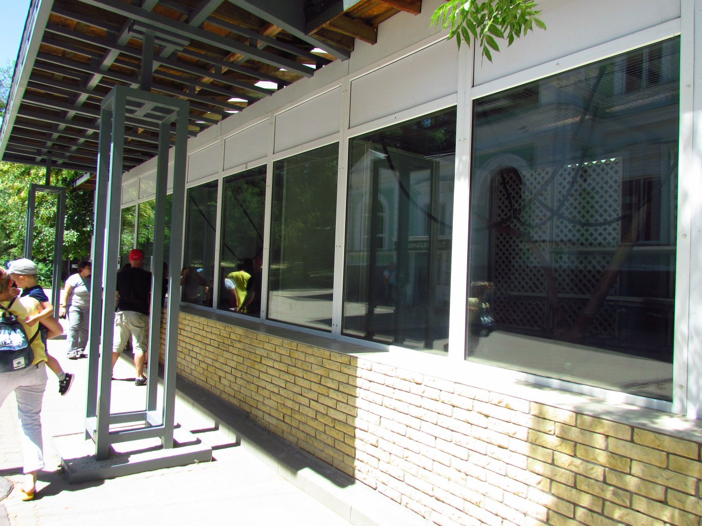 New primate exhibits