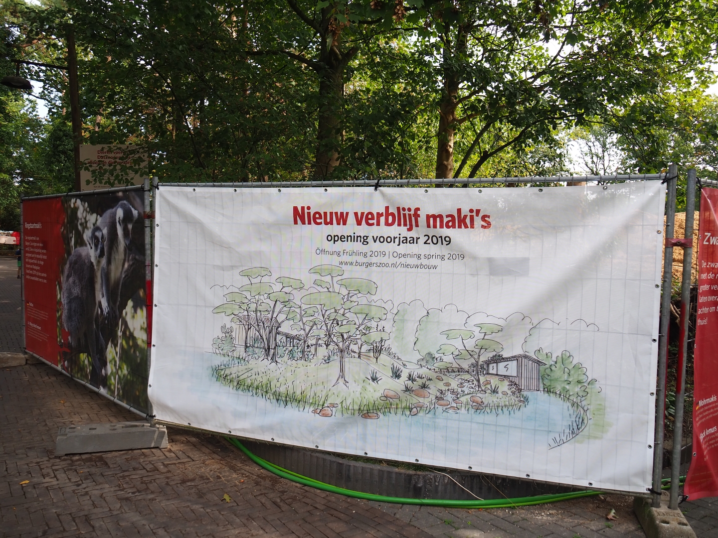 New project for 2019 signs on fencing around construction site (Sep 16th, 2018)