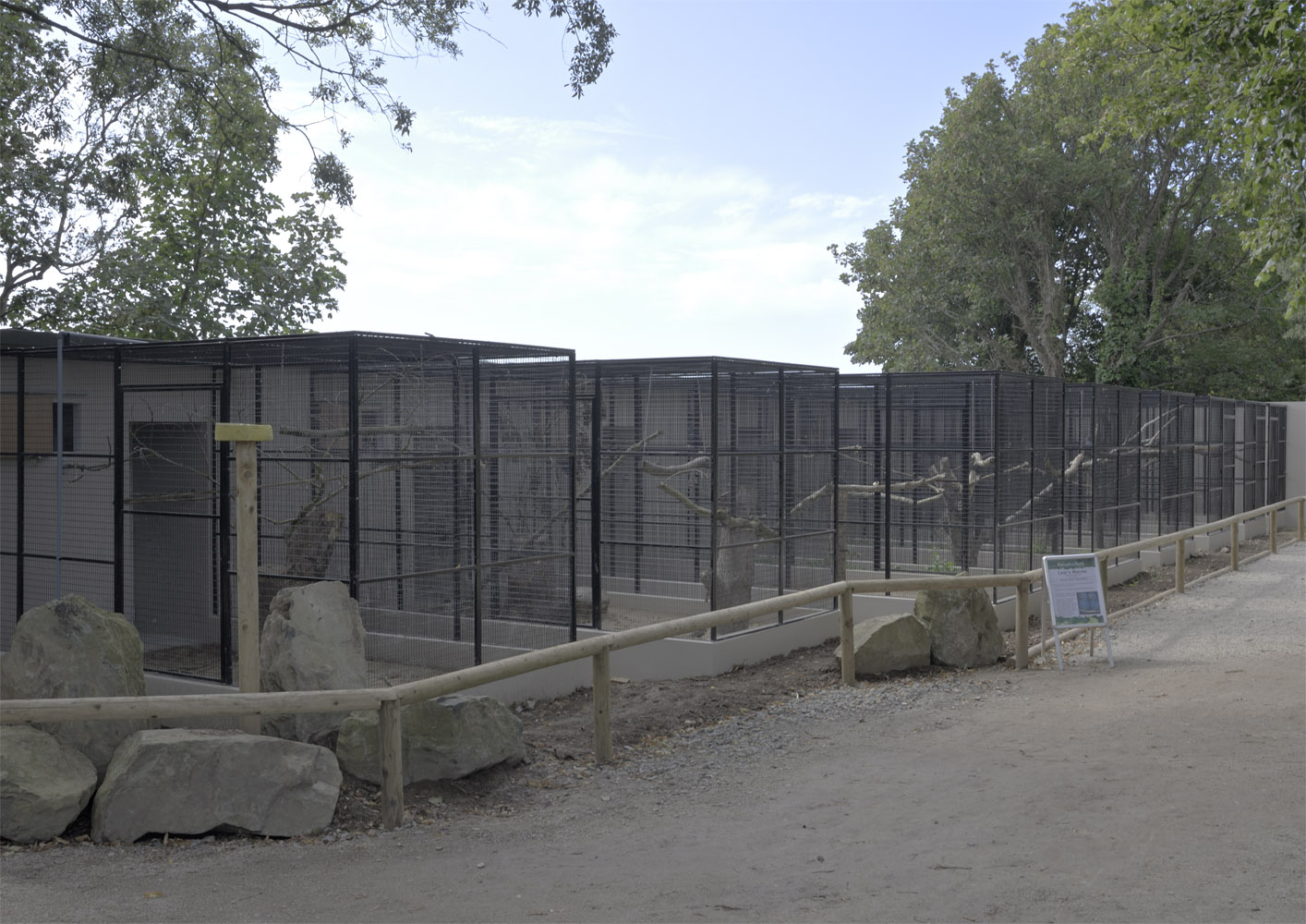 New range of aviaries for Lear's macaws