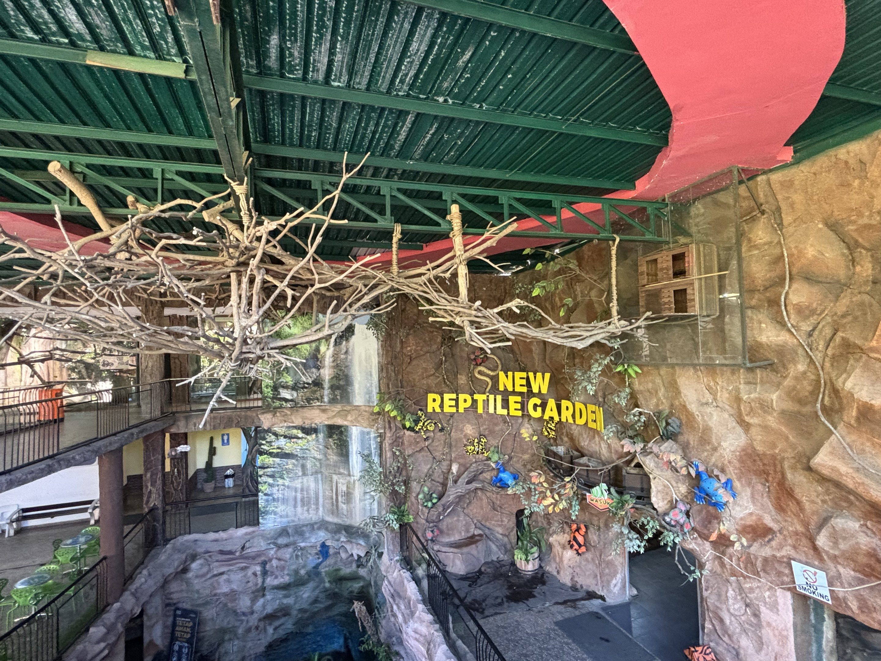 New Reptile Garden - entrance area