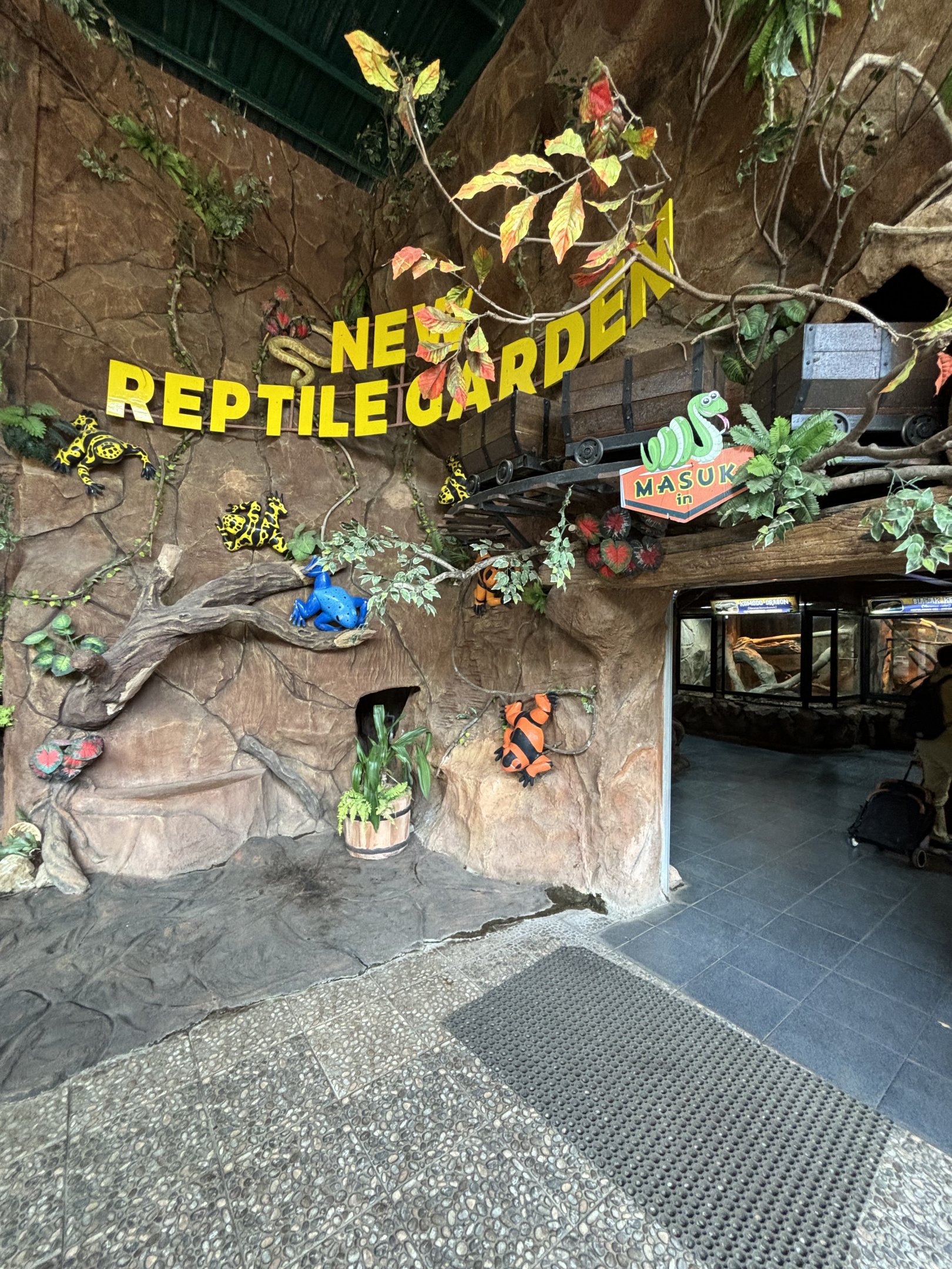 New Reptile Garden - entrance