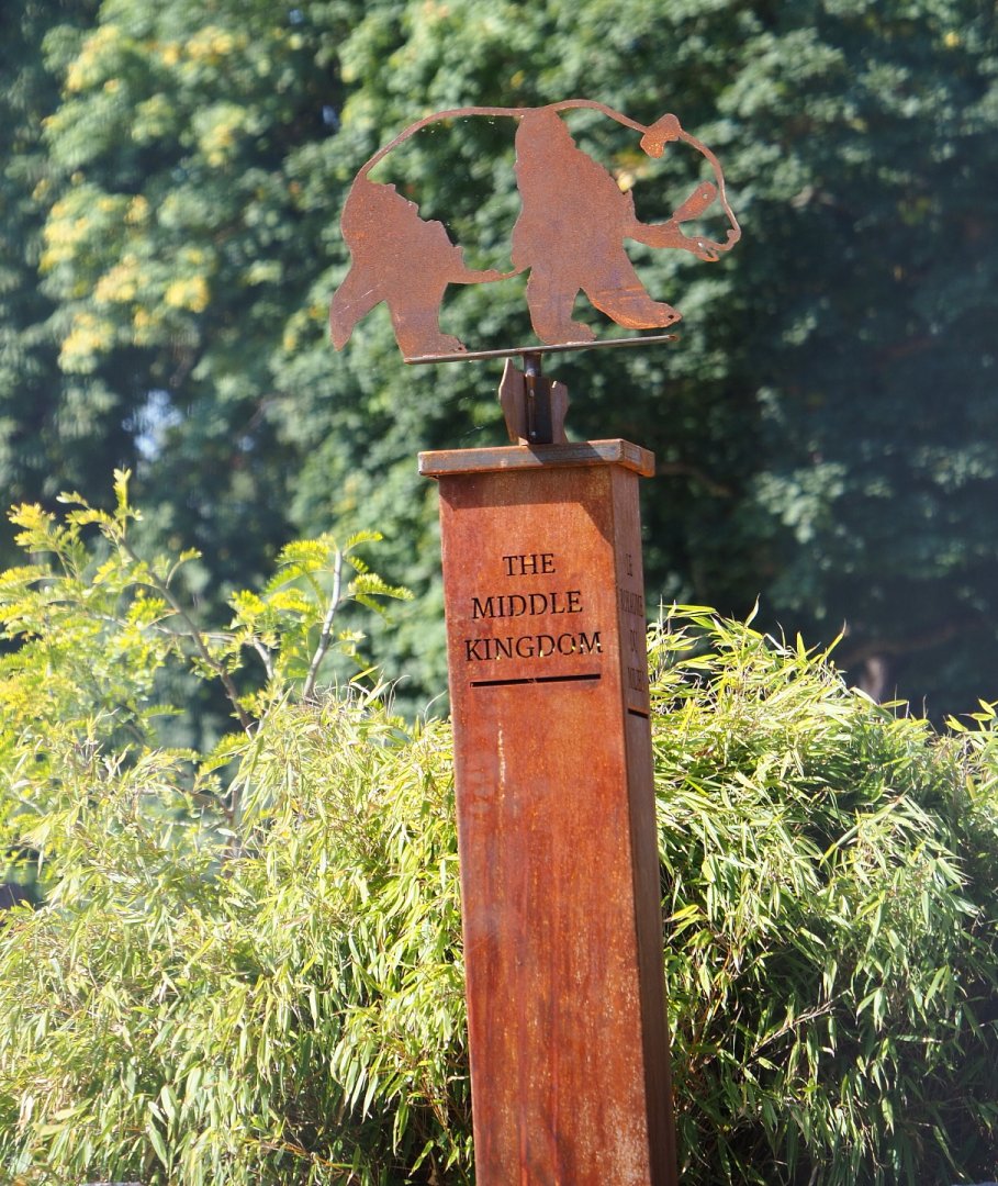 New road signs to different "worlds" or sections of the park - Example for The Middle Kingdom, 2021-09-02