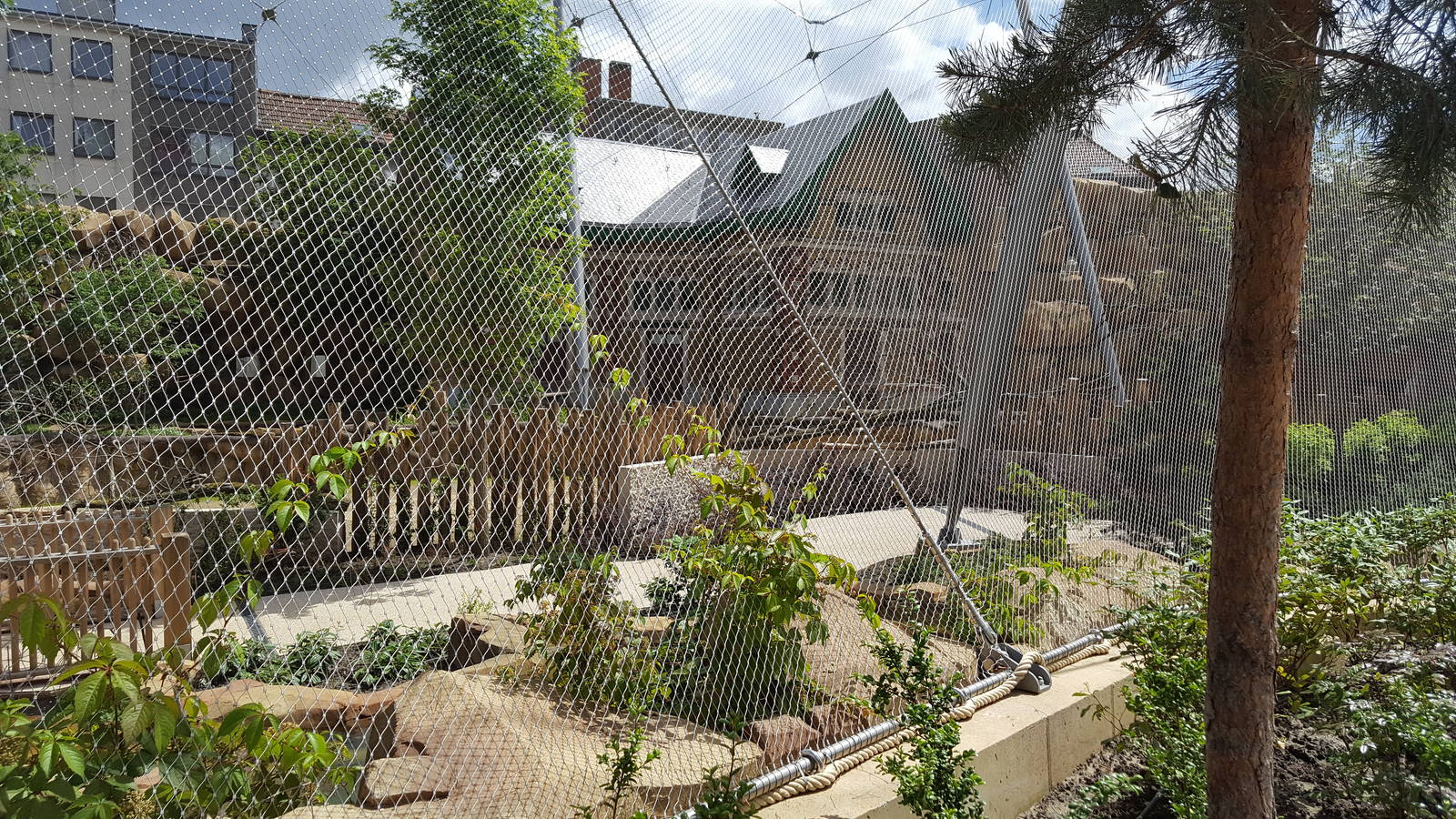 new savanna enclosure (bird house)