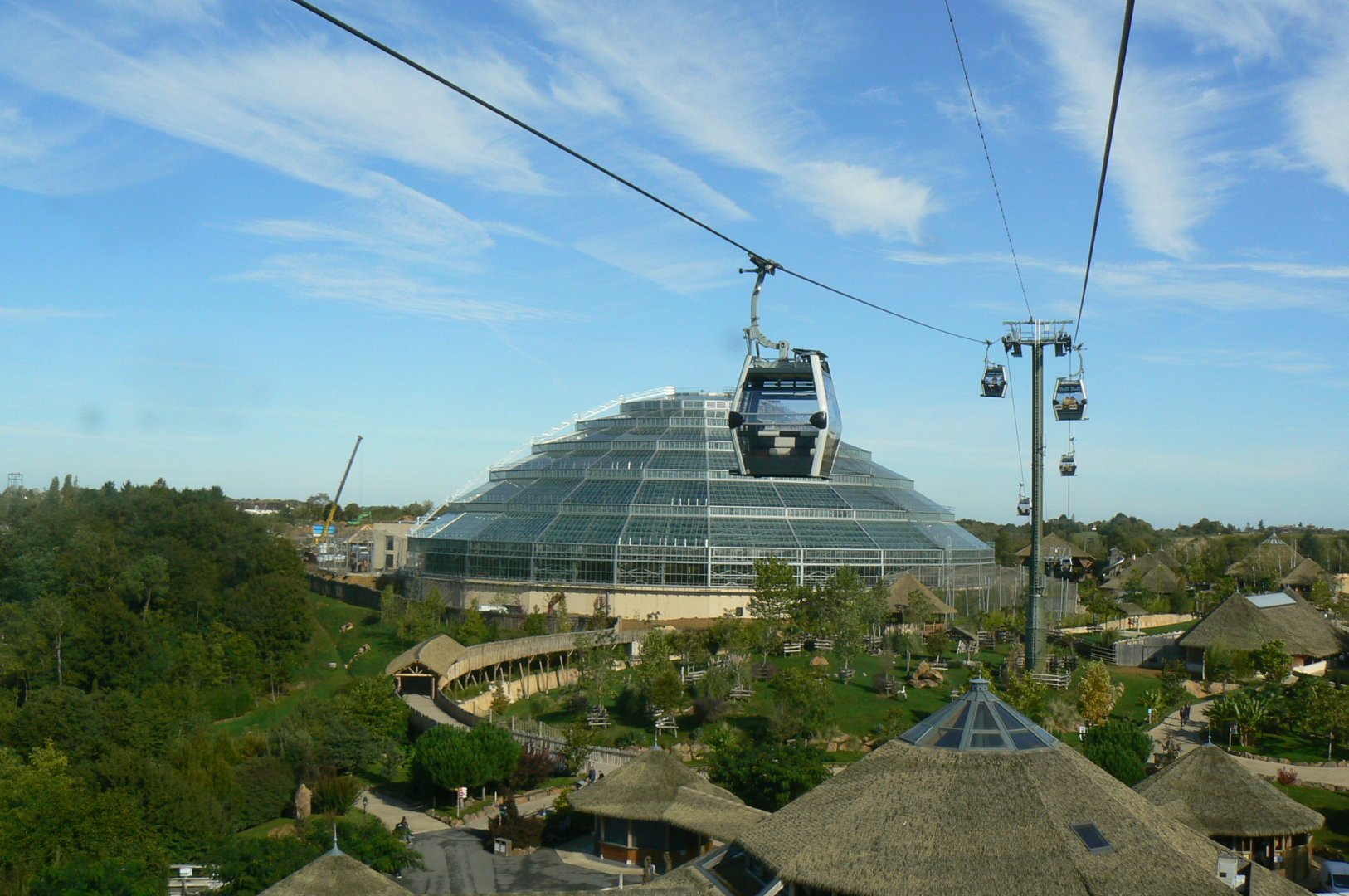 New skywalk cable car system - View on the tropical dome