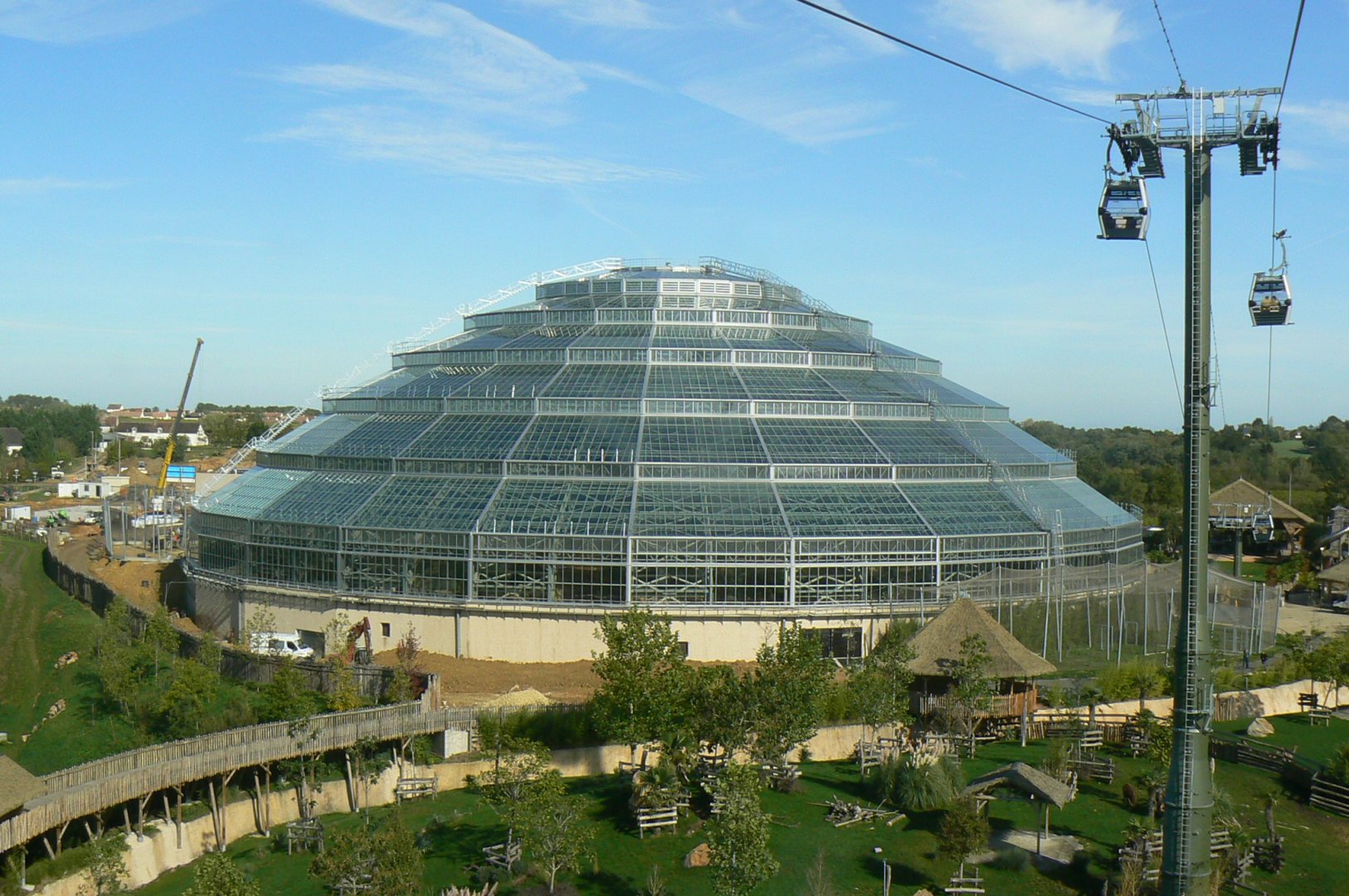 New skywalk cable car system - View on the tropical dome