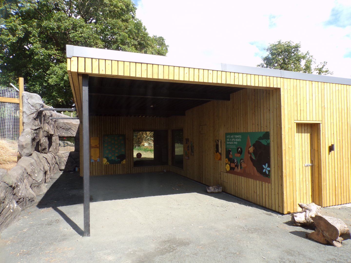 New sloth bear house and viewing (still closed off) 18.7.25