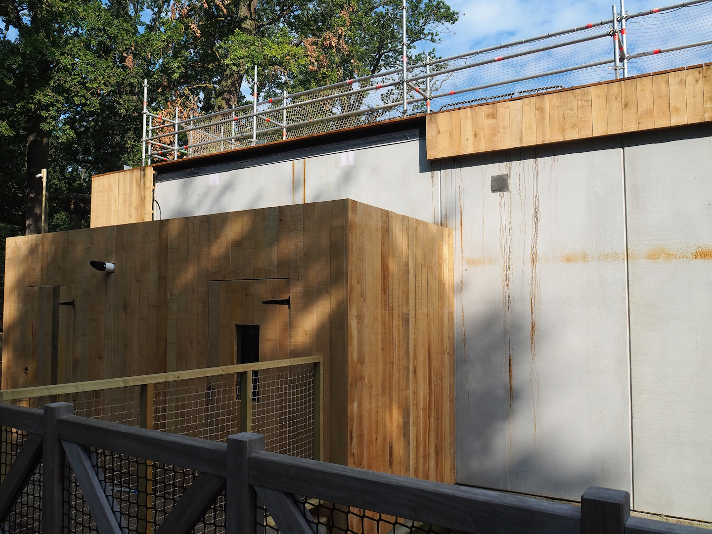 New Sulawesi crested macaque house (Not yet finished, but monkeys have moved in) - Keeper access, 2023-07-26