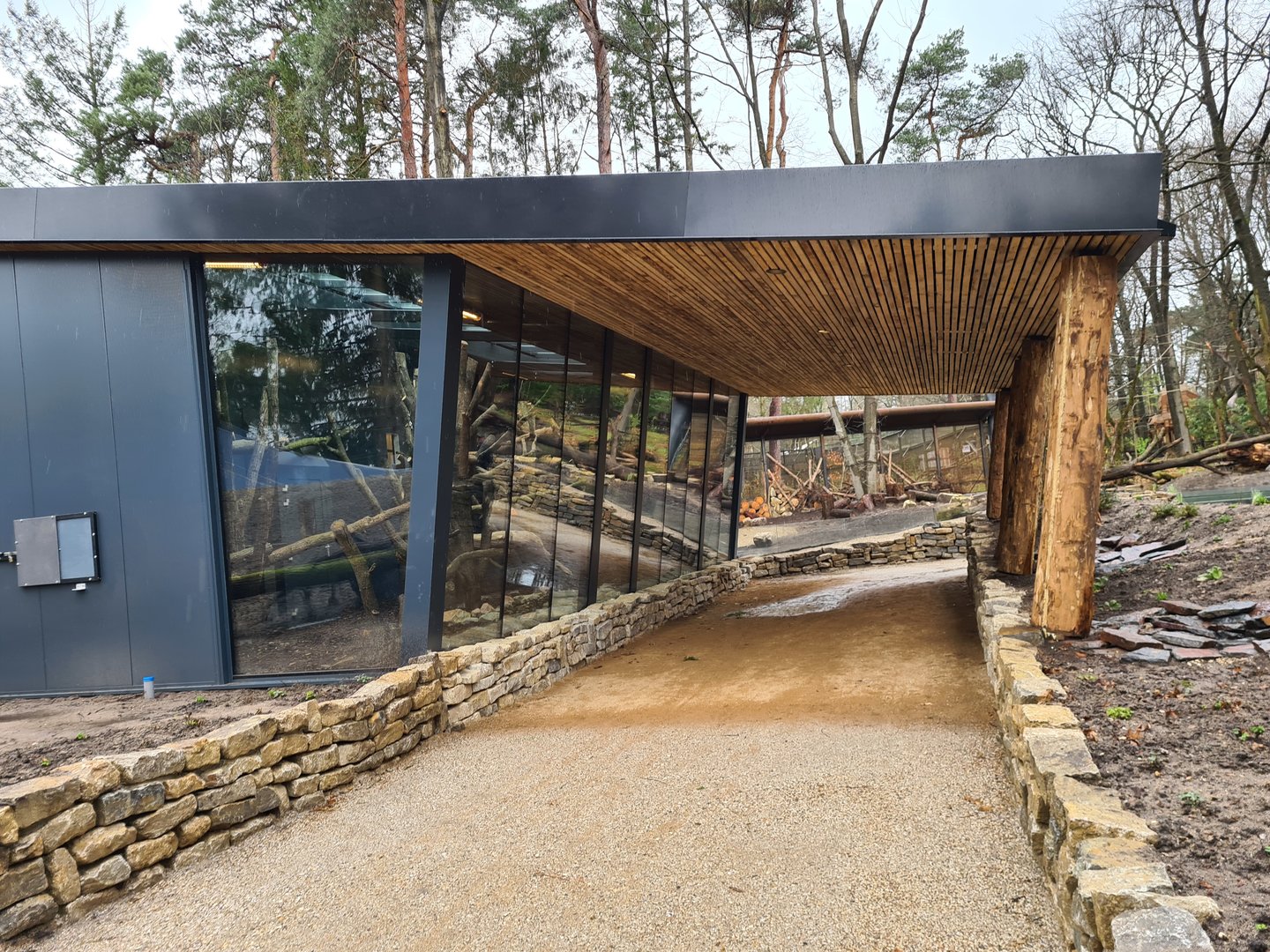 New walkthrough area - Indoor holding and viewing area