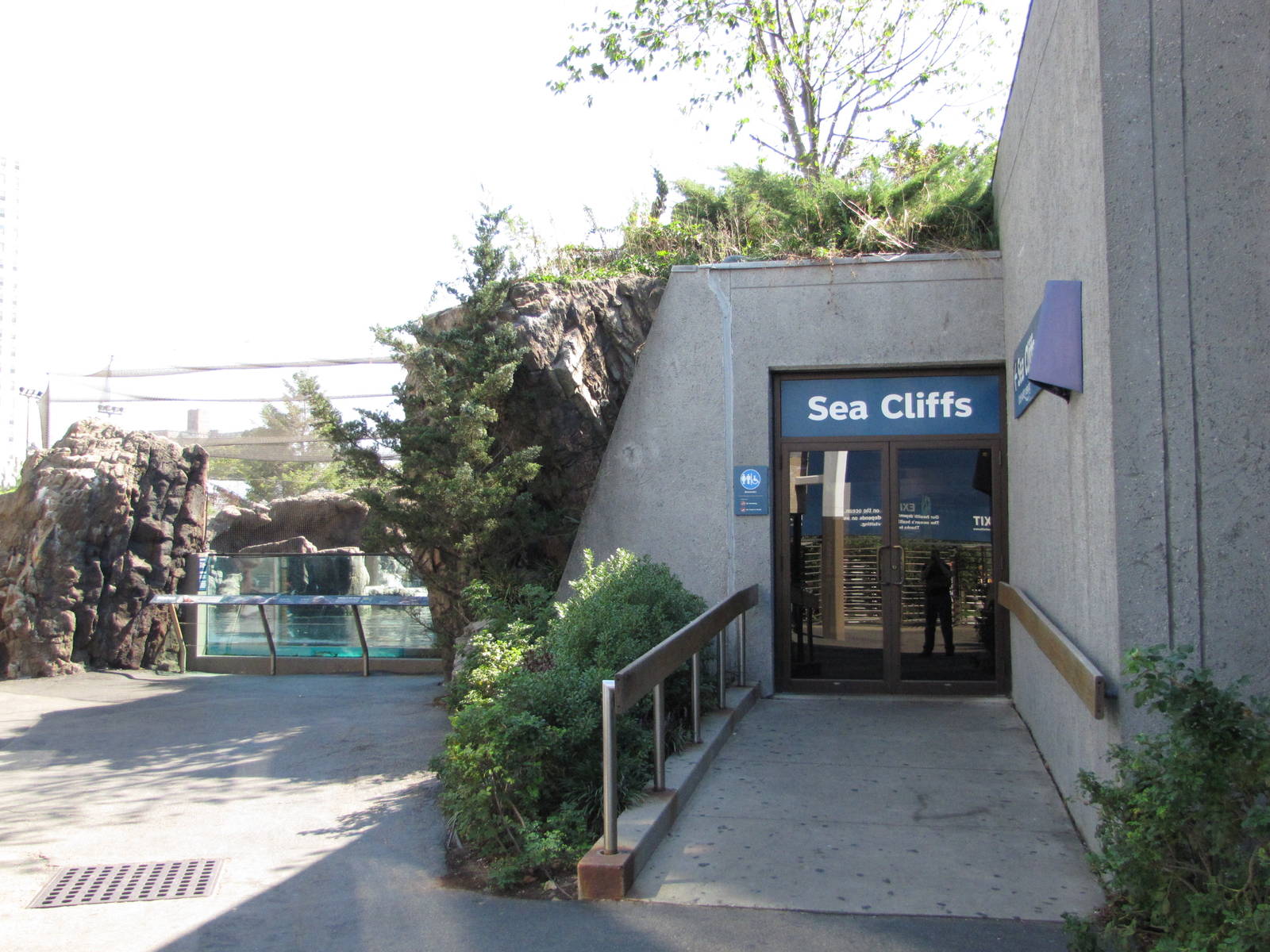 New York Aquarium 2010 - Entrance to Sea Cliffs and Pacific Walrus exhibit