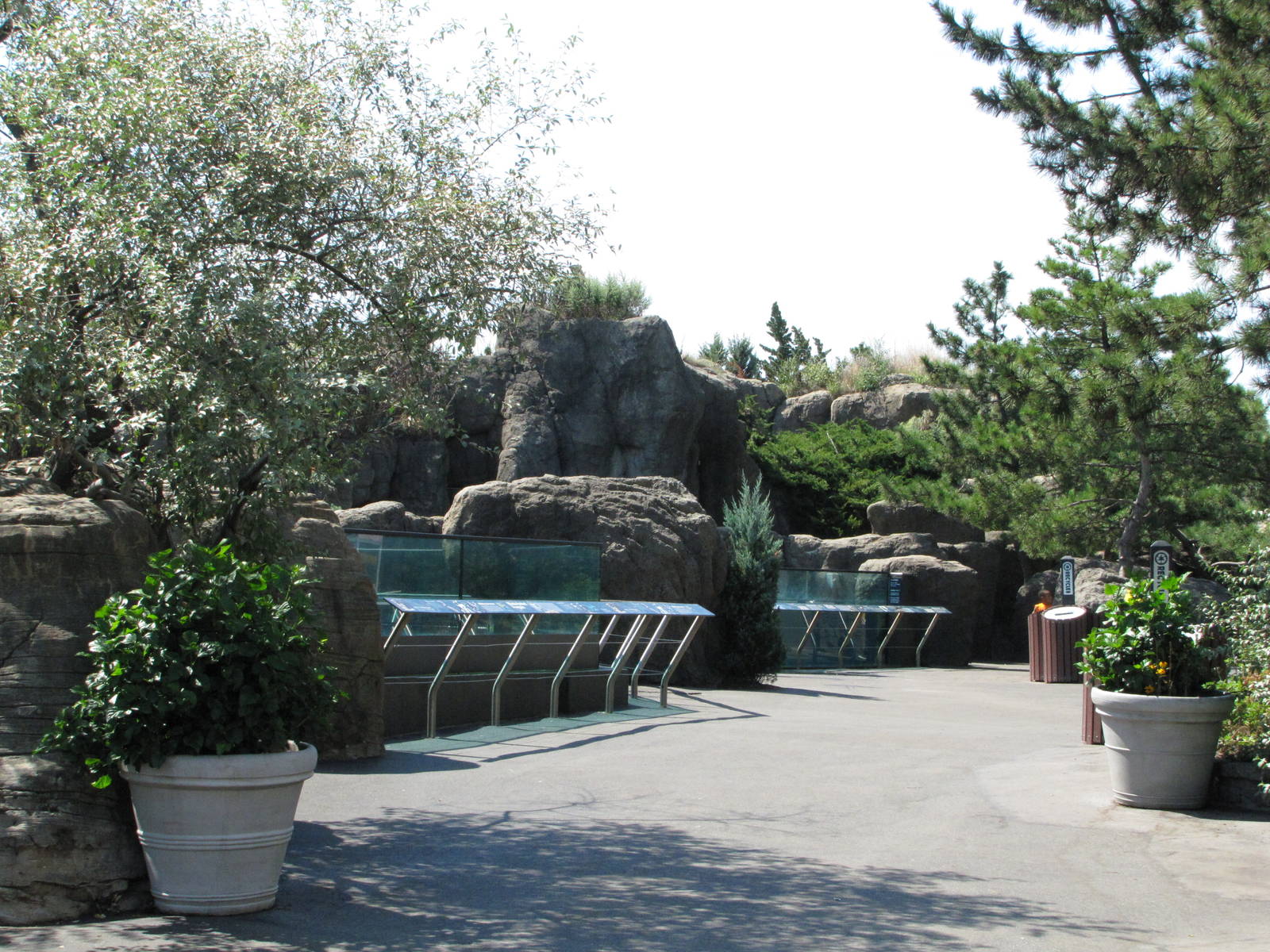 New York Aquarium 2010 - Front of Sea Cliffs exhibits