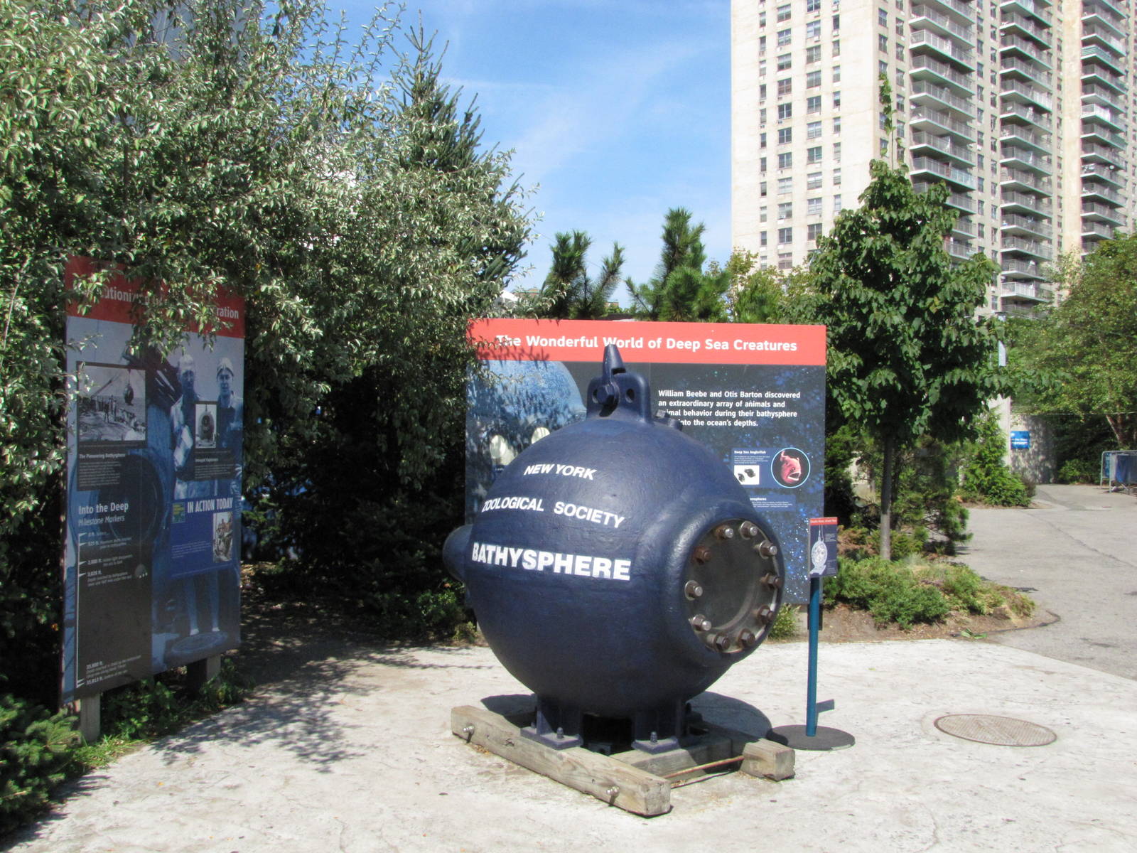 New York Aquarium 2010 - Mini submarine used by William Beebe and Otis Bart