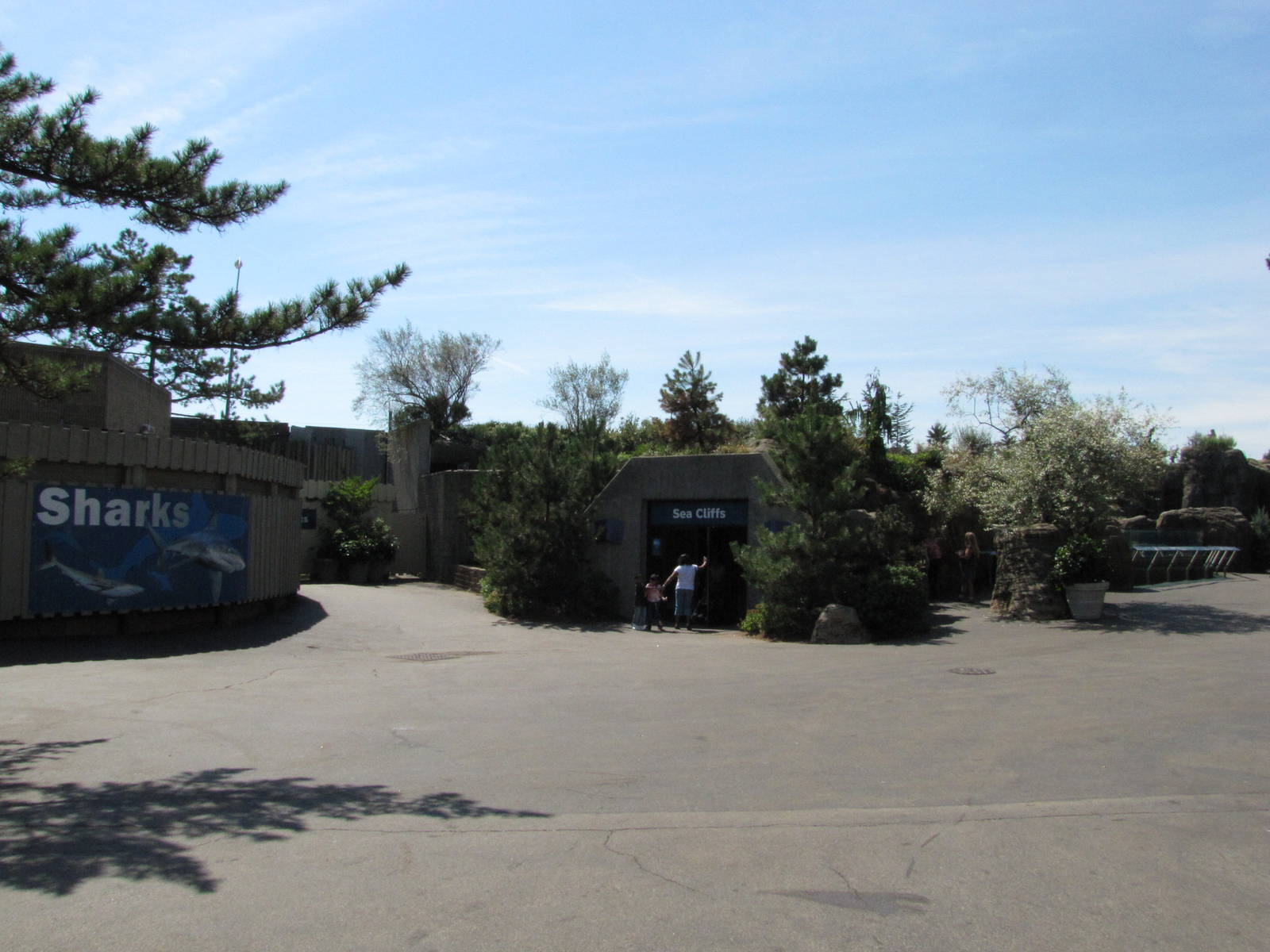 New York Aquarium 2010 - Part of Sharks building and Sea Cliffs
