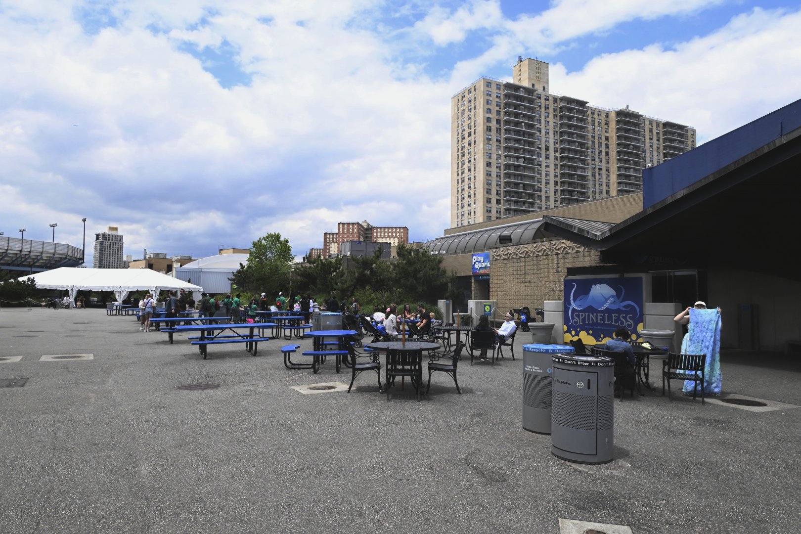 New York Aquarium - Plaza Overview