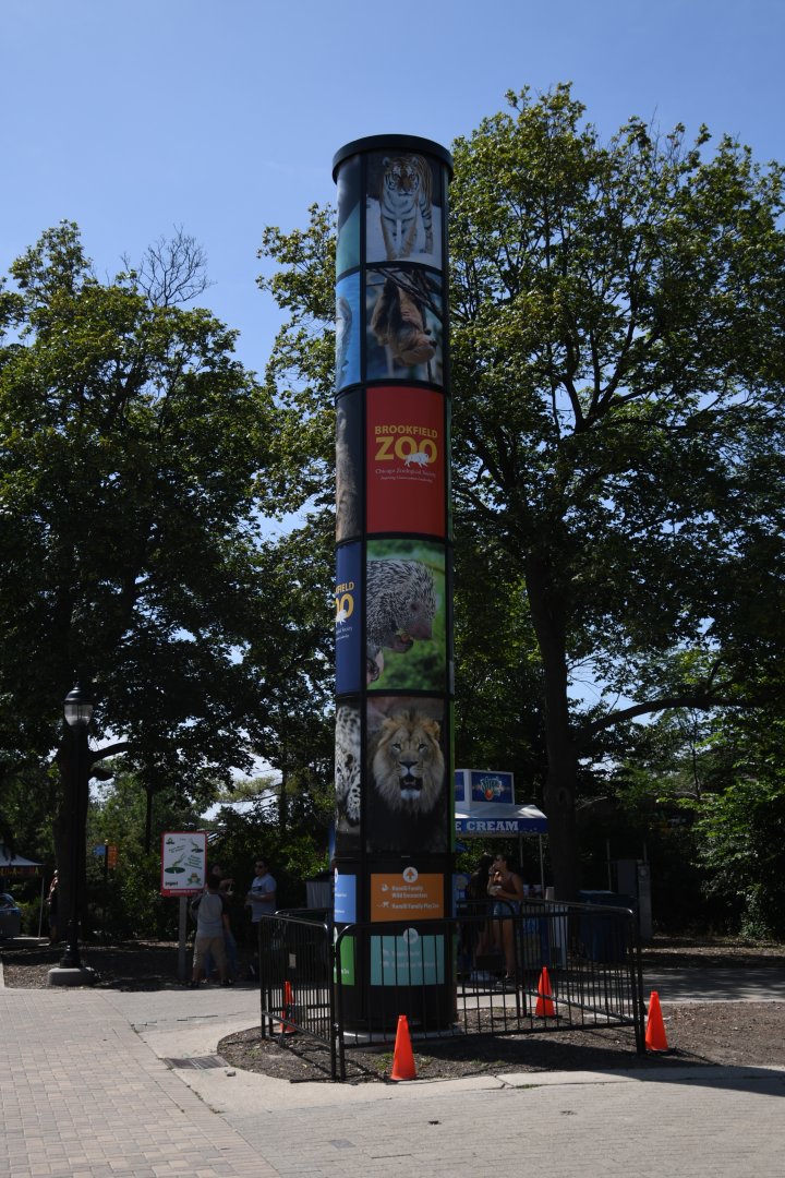 New zoo pole