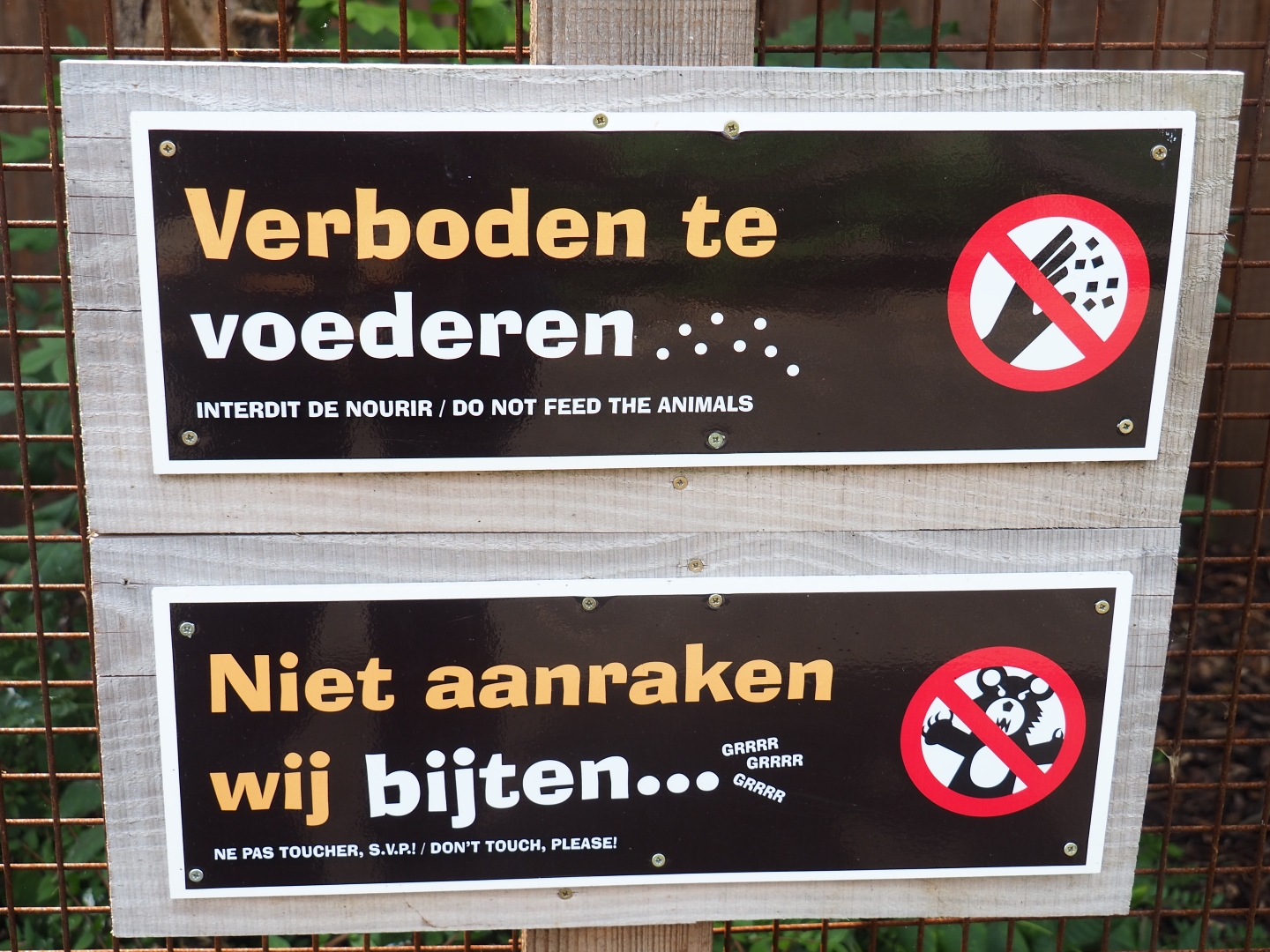 No feeding, no touching signs