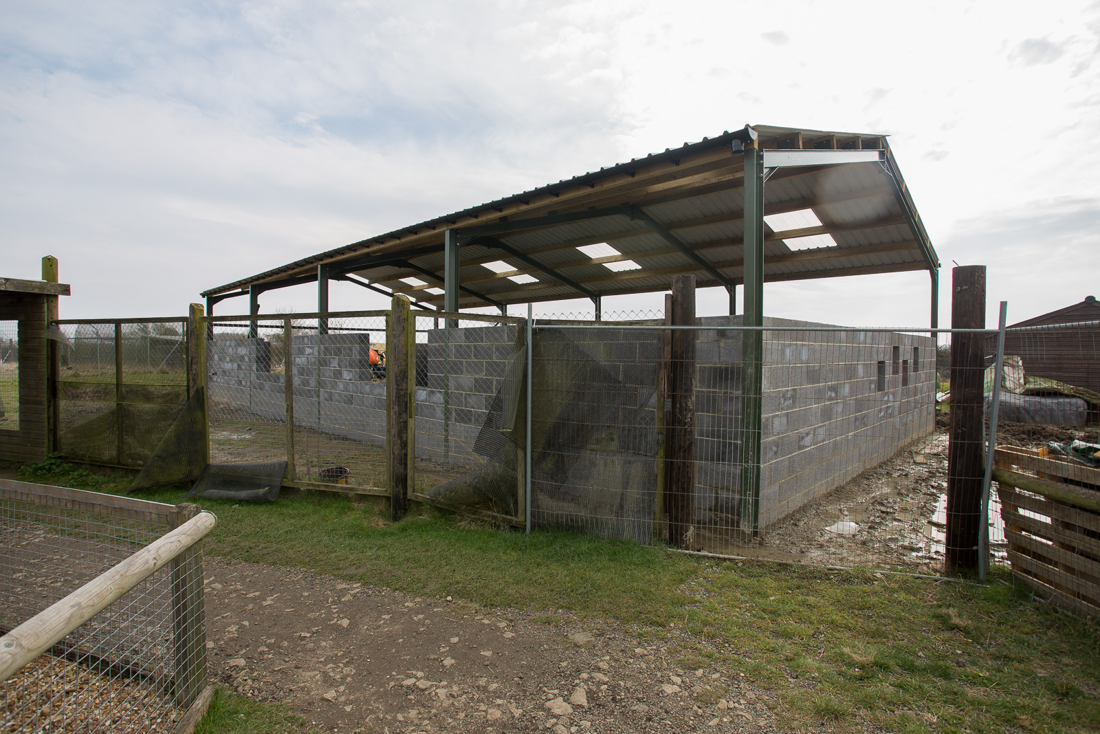 Nocturnal House (construction) : Hamerton : 03 Apr 2016